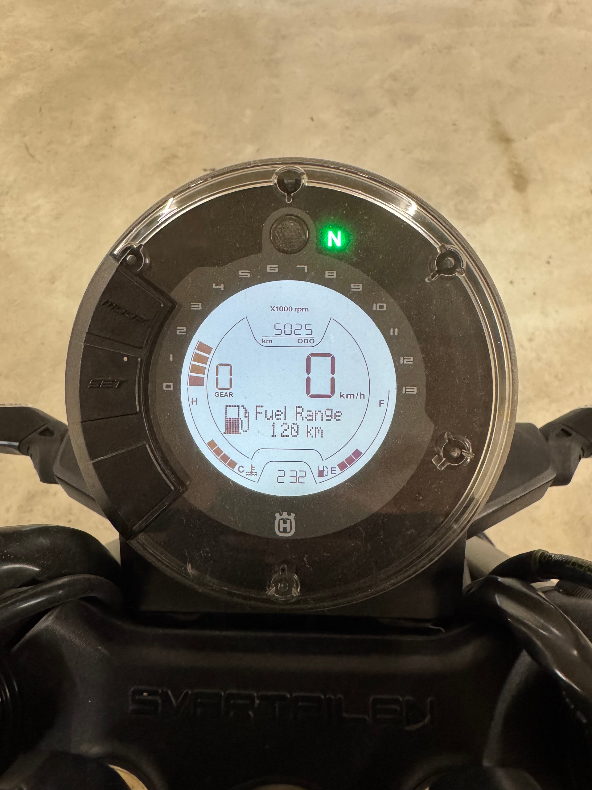 HUSQVARNA Svartpilen 401-image-2