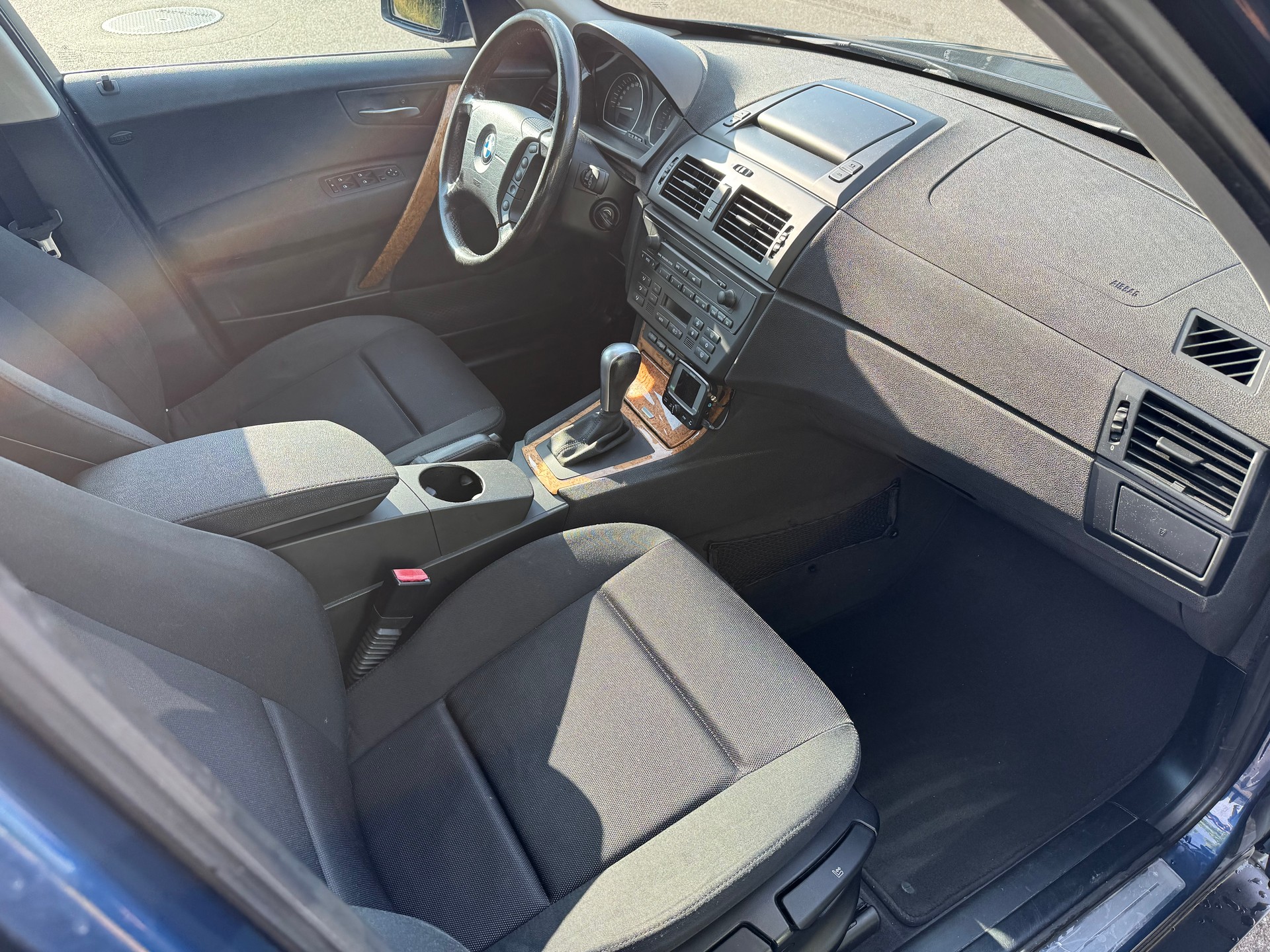 BMW X3 2.5i-image-7
