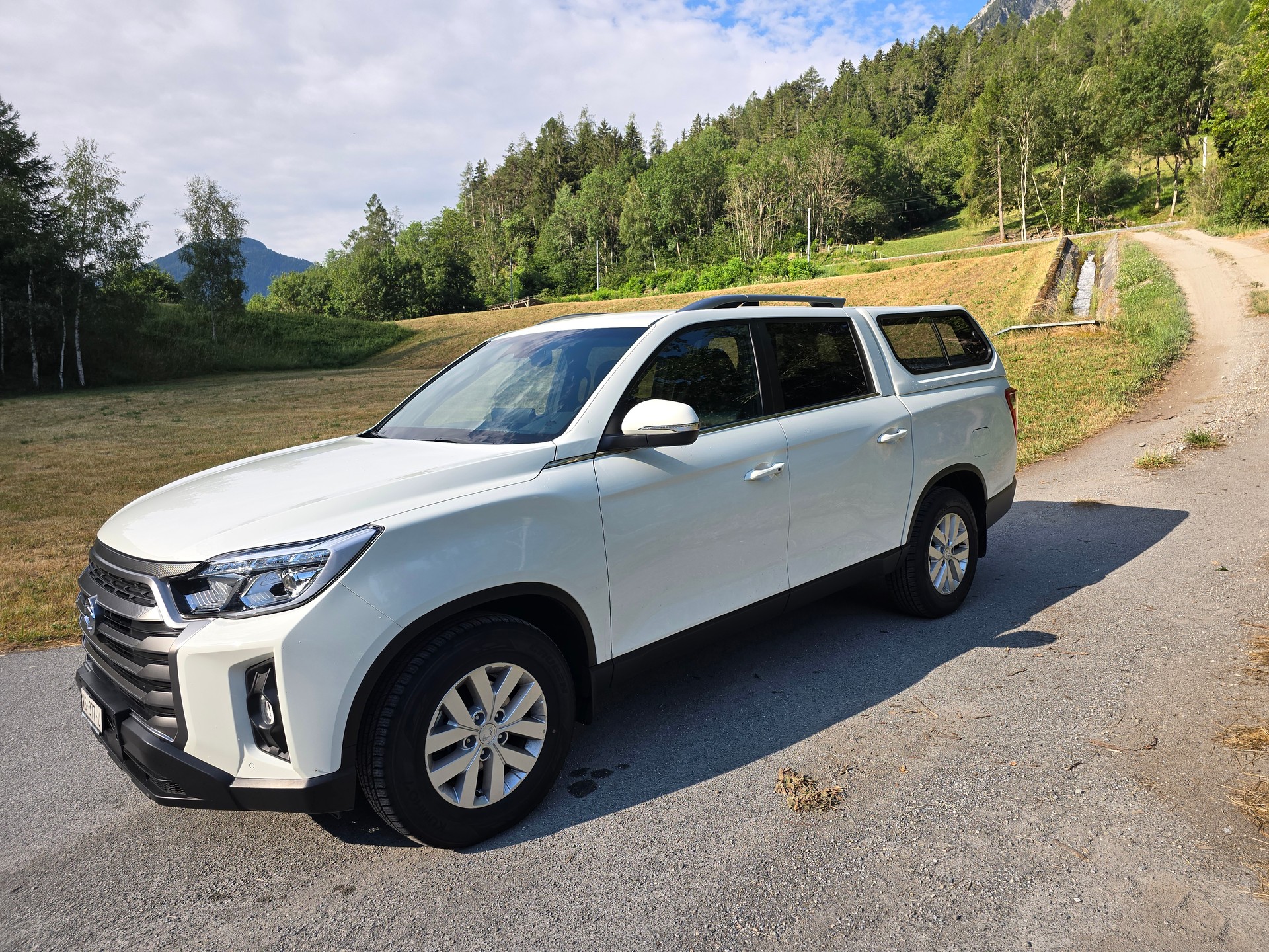 KGM-SsangYong Musso 2.2 Platinum 4WD A-showroom-element-1