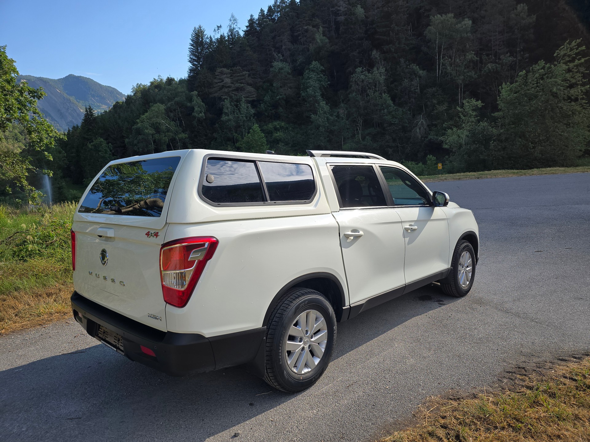 KGM-SsangYong Musso 2.2 Platinum 4WD A-showroom-element-2