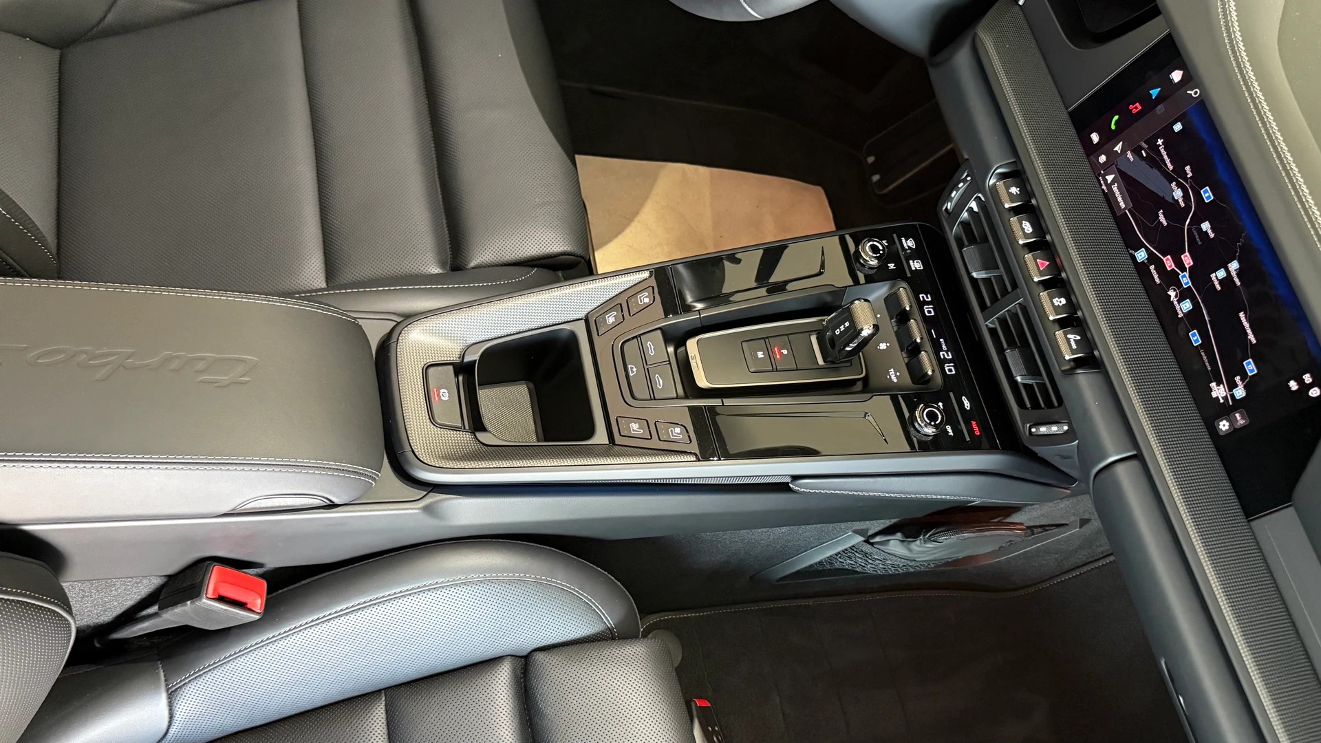 PORSCHE 911 Turbo S Cabriolet PDK-image-25