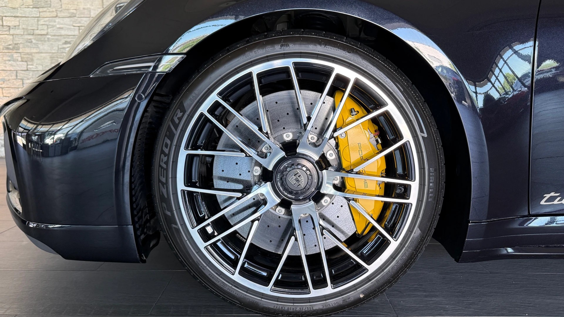 PORSCHE 911 Turbo S Cabriolet PDK-image-29