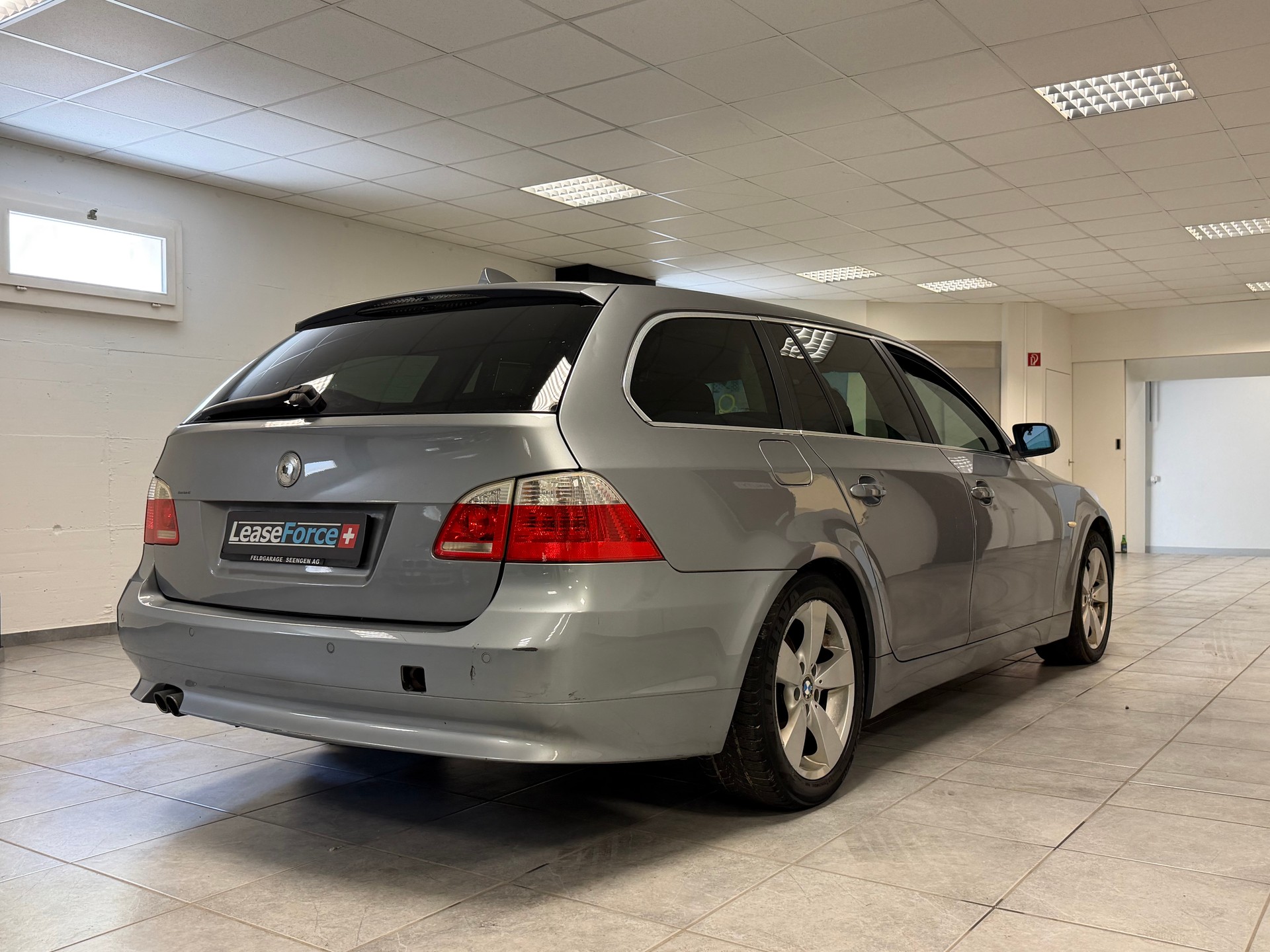 BMW 530xd Touring-image-10
