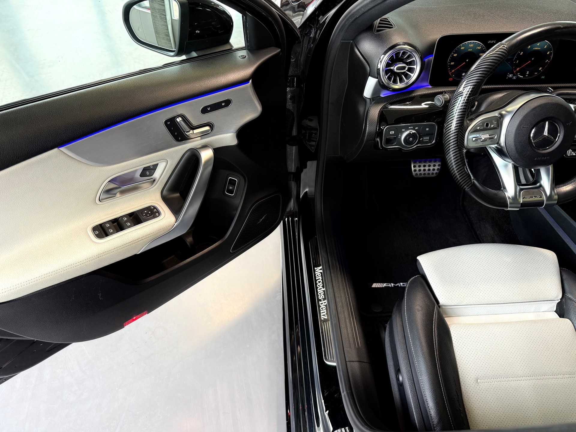 MERCEDES-BENZ A 200 AMG Line 7G-DCT-image-8