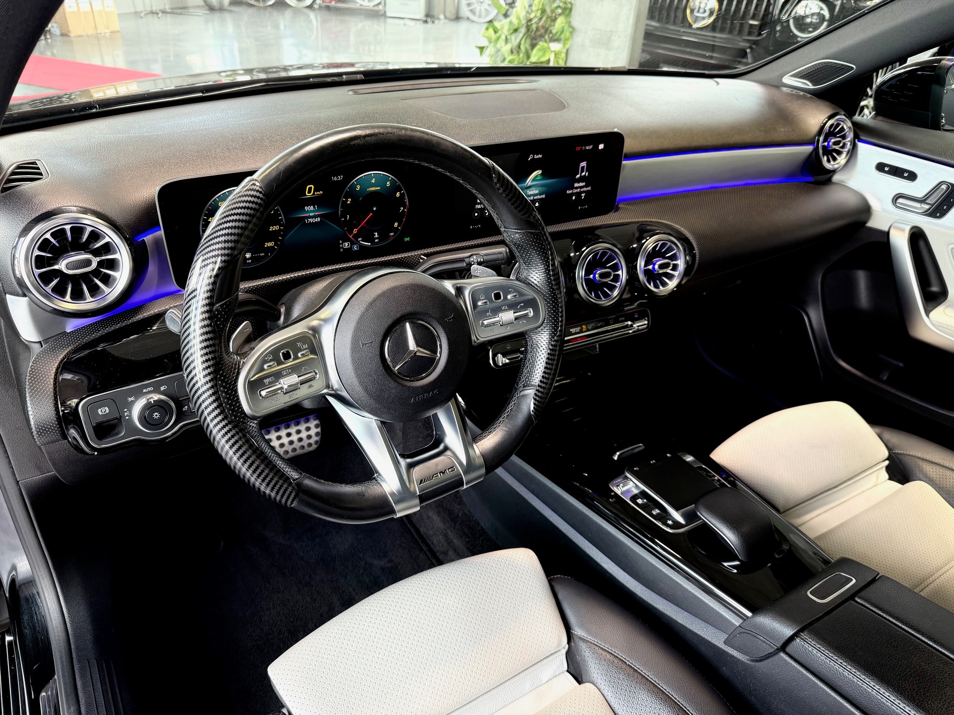 MERCEDES-BENZ A 200 AMG Line 7G-DCT-image-11