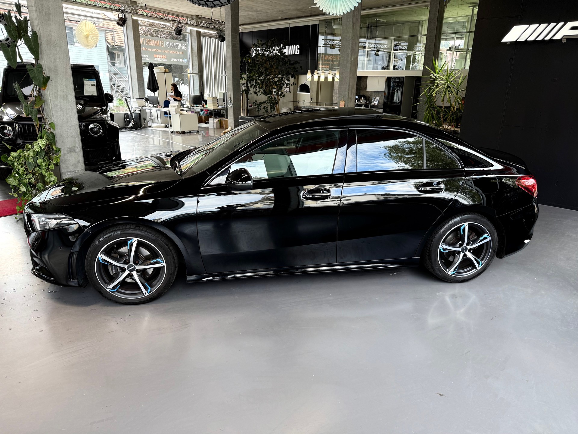 MERCEDES-BENZ A 200 AMG Line 7G-DCT-showroom-element-3