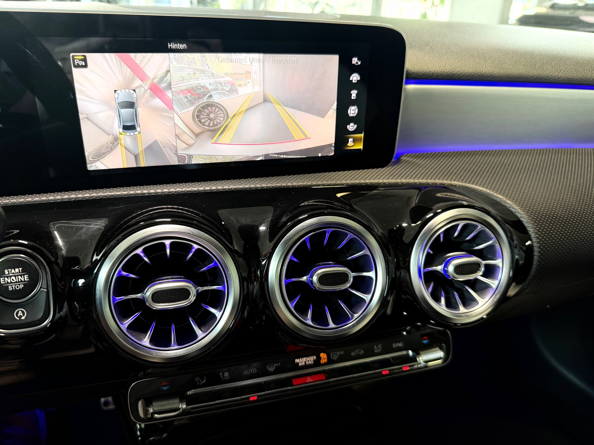MERCEDES-BENZ A 200 AMG Line 7G-DCT-image-16