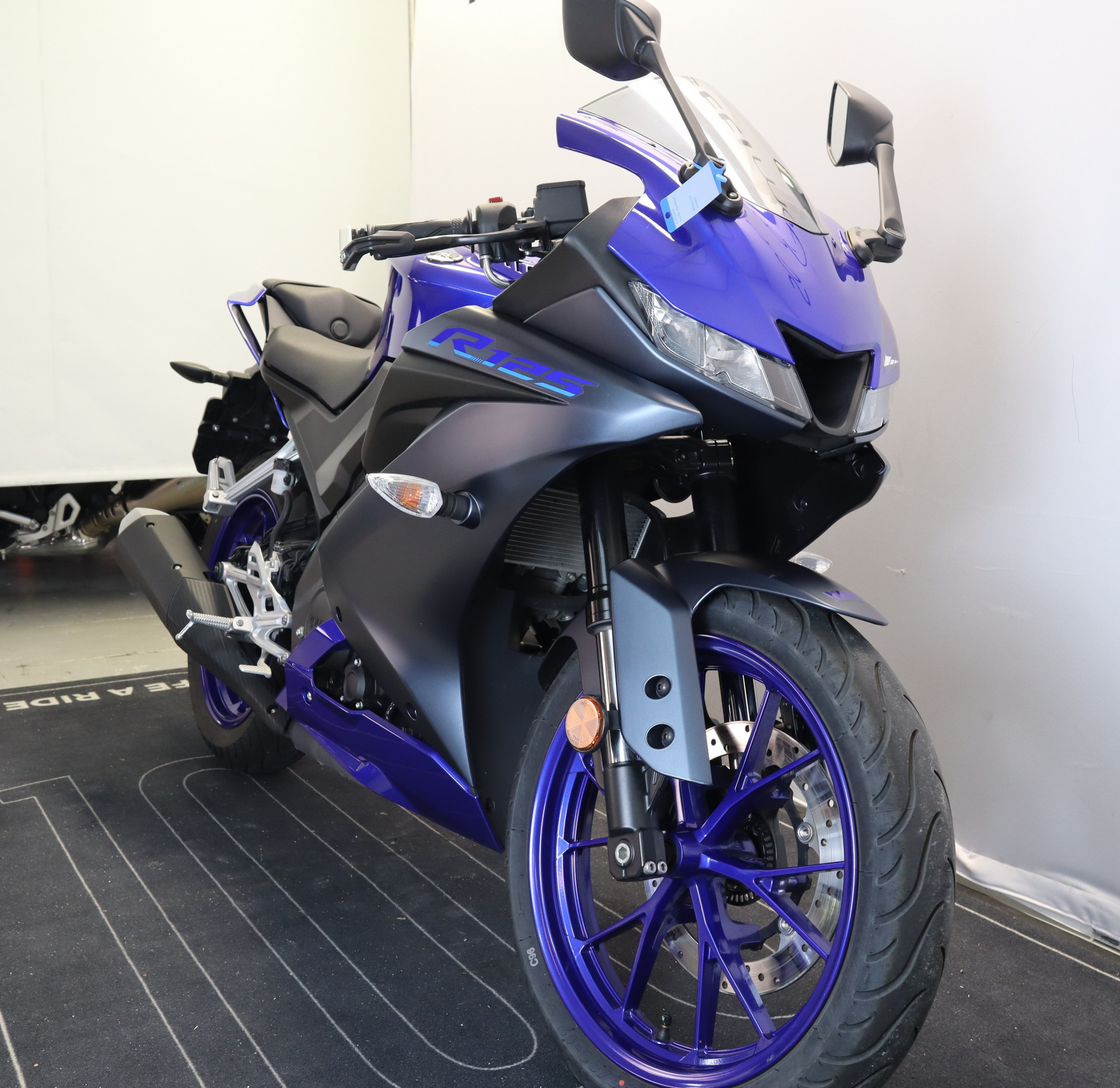 YAMAHA R125-image-2