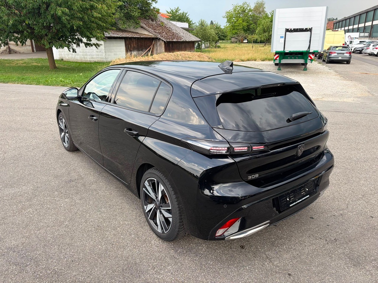 PEUGEOT 308 1.2 Pure Tech GT Pack EAT8-image-12