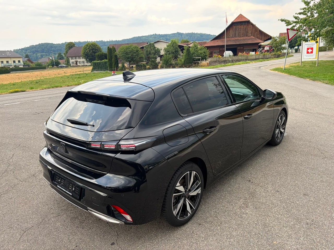 PEUGEOT 308 1.2 Pure Tech GT Pack EAT8-image-13