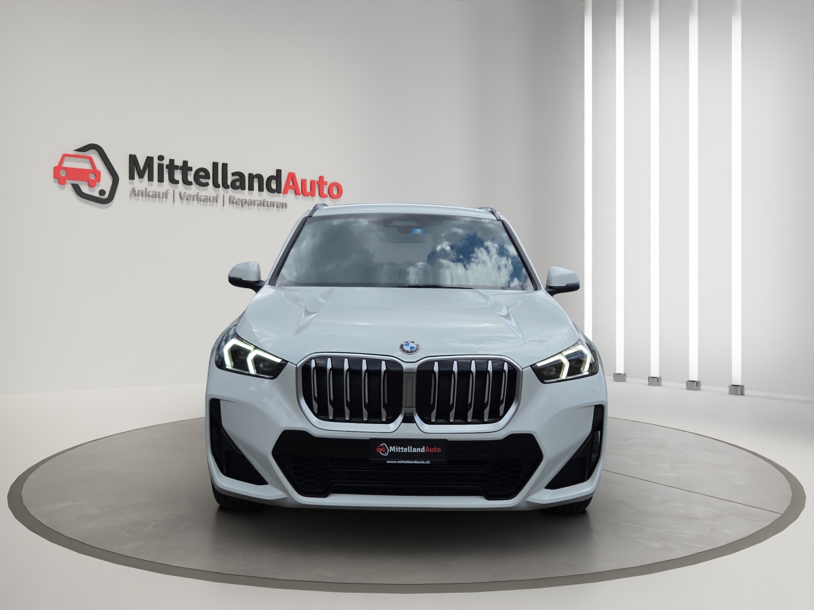 BMW X1 xDrive 23i 48V M Sport-showroom-element-1