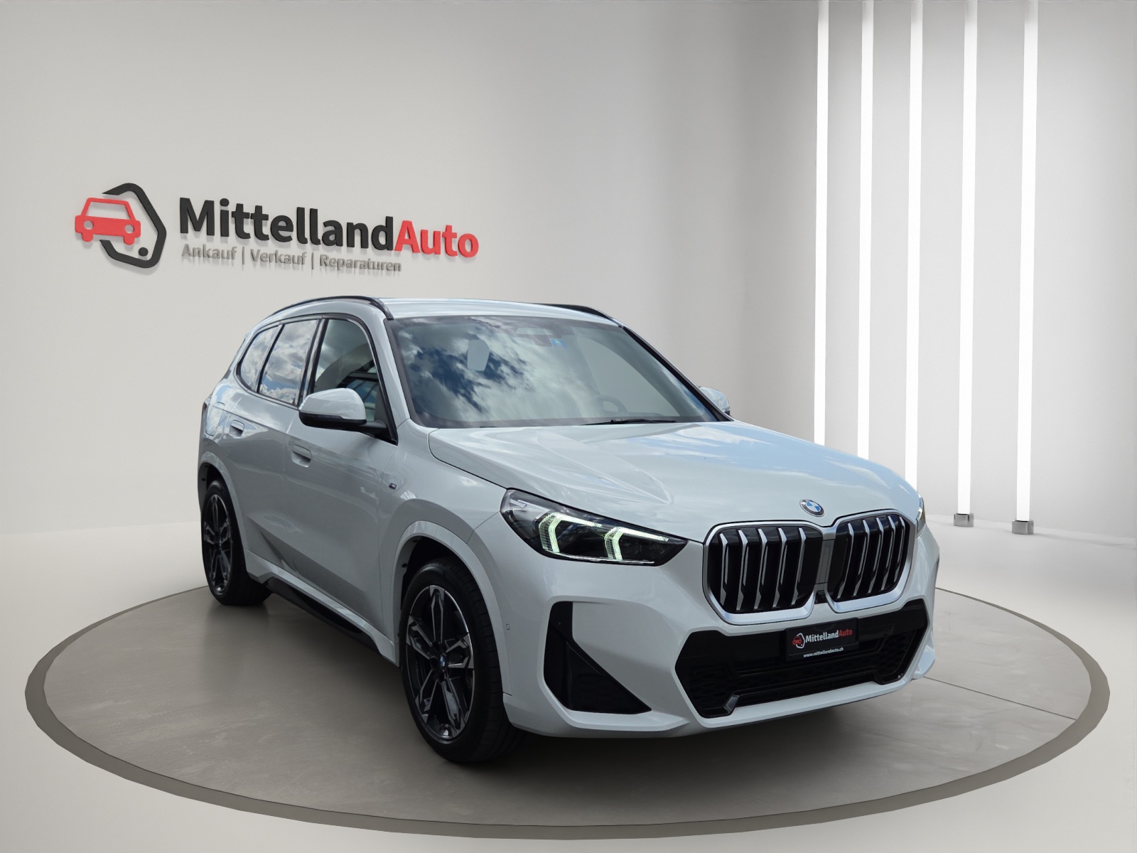 BMW X1 xDrive 23i 48V M Sport-showroom-element-2