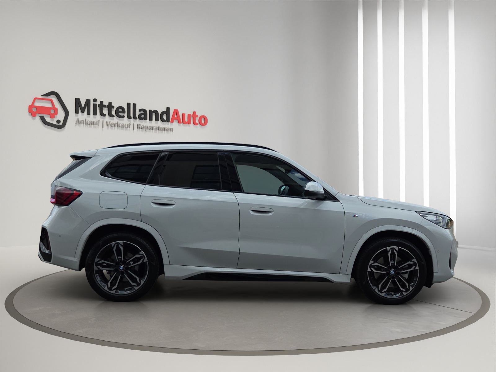BMW X1 xDrive 23i 48V M Sport-showroom-element-3