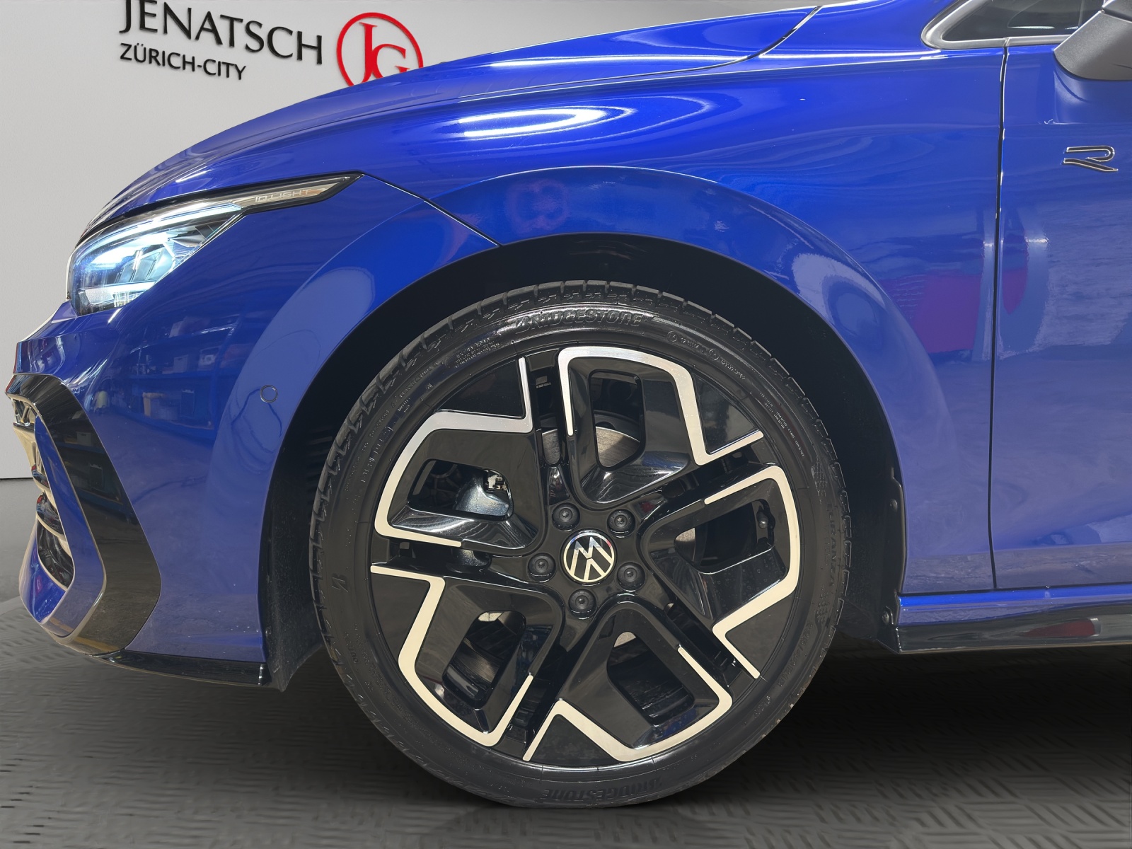 VW Golf VIII 1.5 eTSI R-Line DSG-image-15