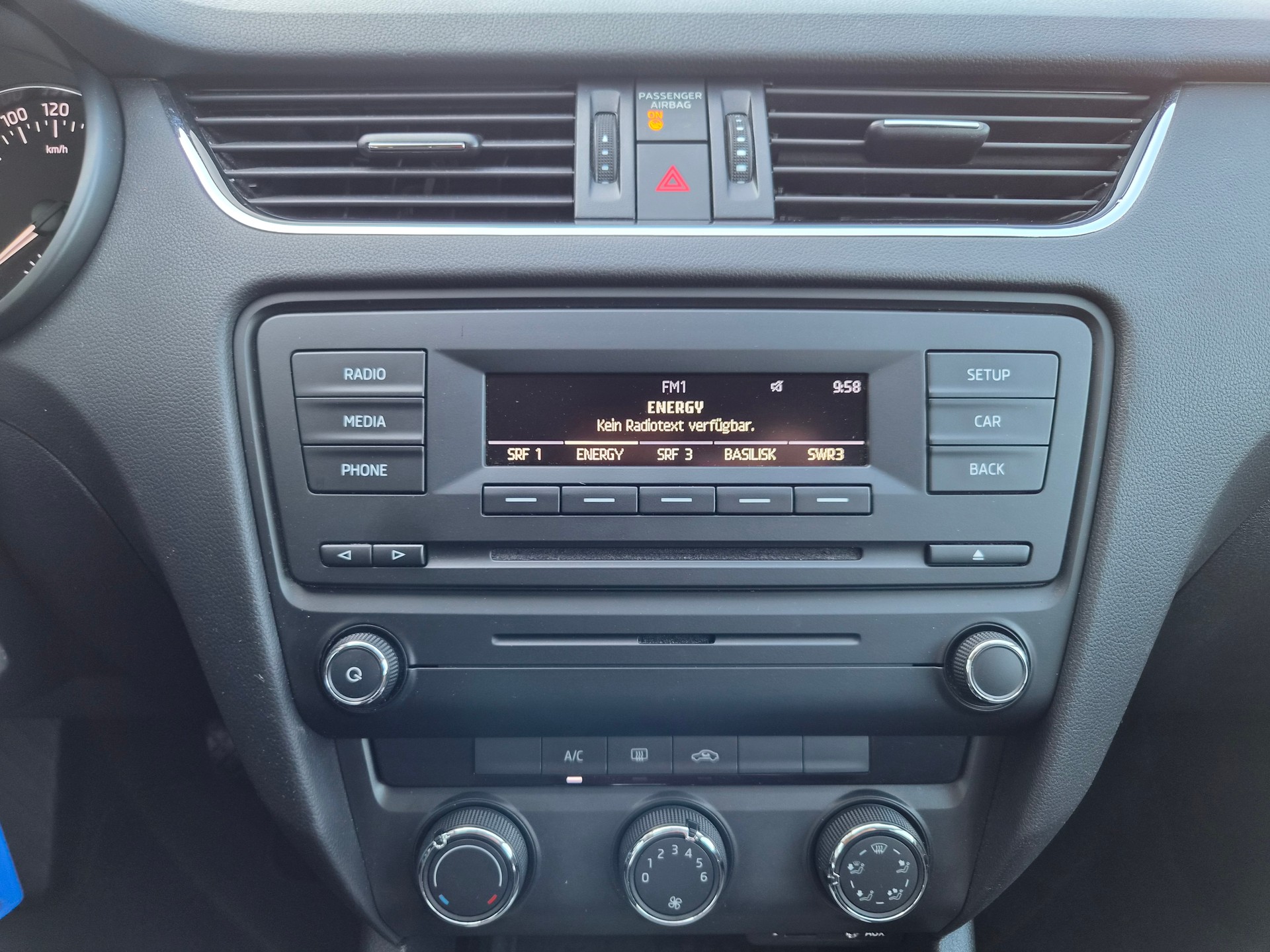 SKODA Octavia Combi 1.6 TDI Ambition DSG-image-15