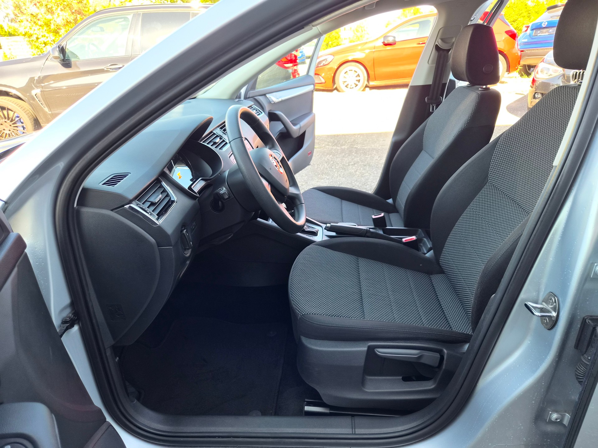 SKODA Octavia Combi 1.6 TDI Ambition DSG-image-7