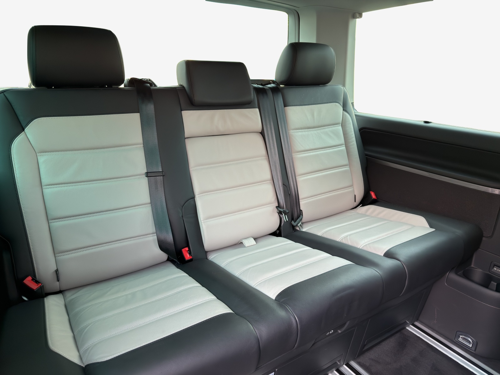 VW T6.1 Multivan 2.0 TDI Highline Liberty 4Motion DSG-image-27