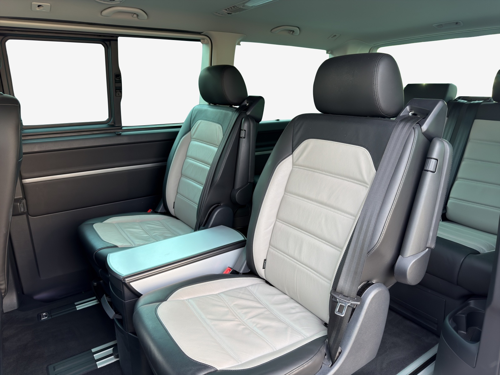 VW T6.1 Multivan 2.0 TDI Highline Liberty 4Motion DSG-image-22