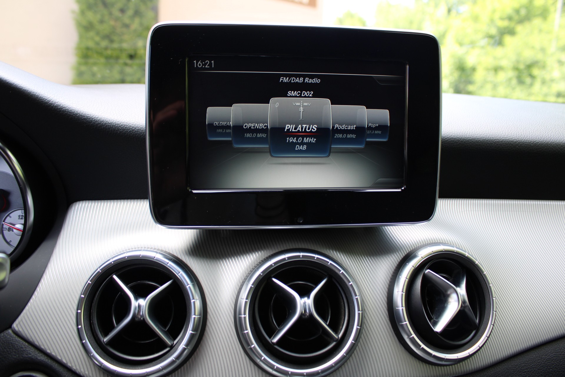 MERCEDES-BENZ CLA Shooting Brake 180 Urban 7G-DCT-image-11