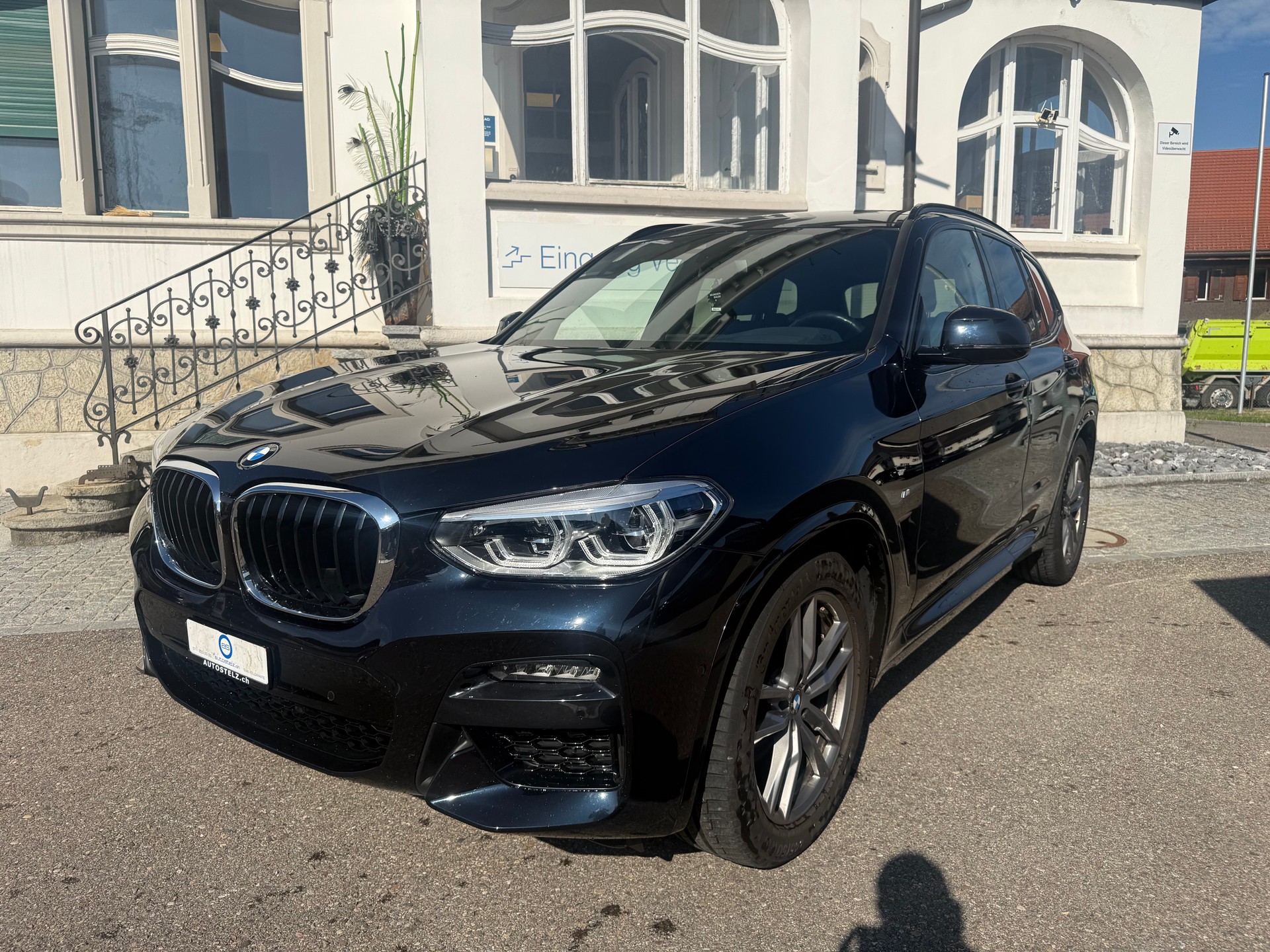 BMW X3 20d xDrive M-SPORT-showroom-element-1