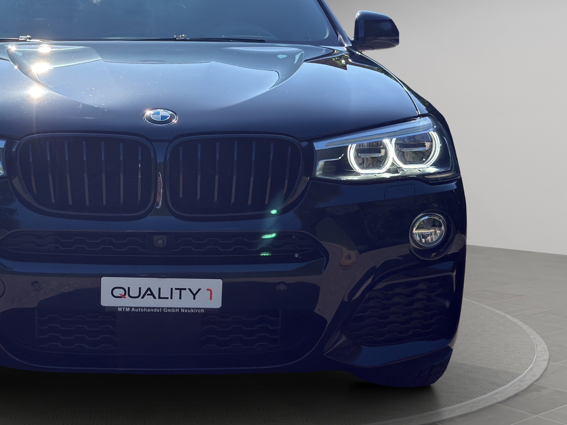 BMW X4 M 40i Steptronic-showroom-element-2