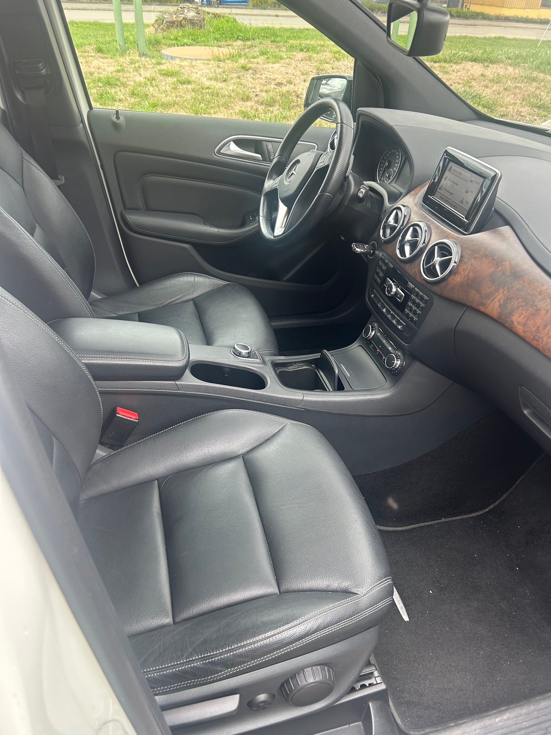 MERCEDES-BENZ B 200 7G-DCT-image-12