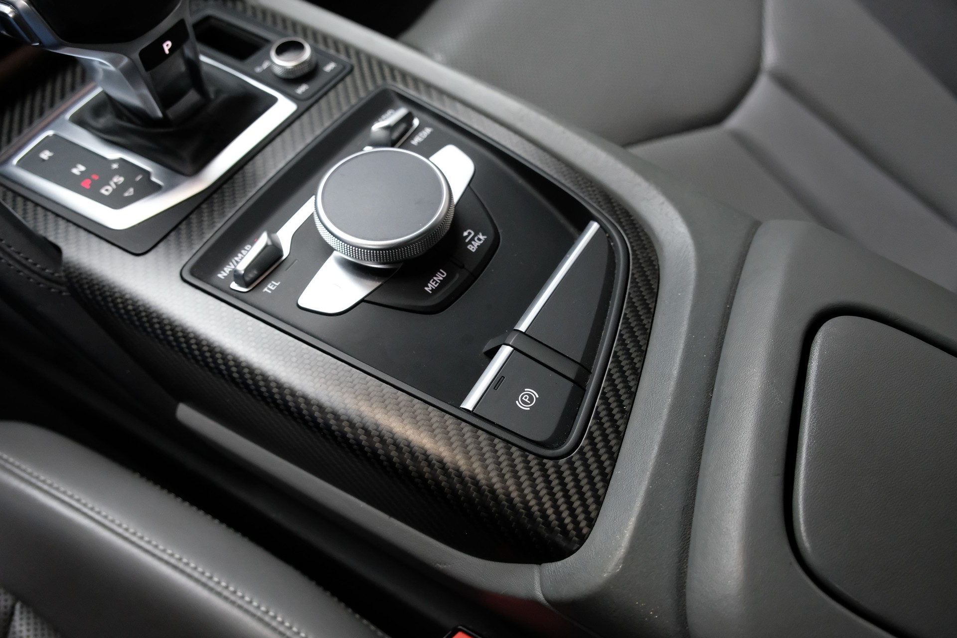 AUDI R8 Coupé 5.2 plus S-Tronic-image-26
