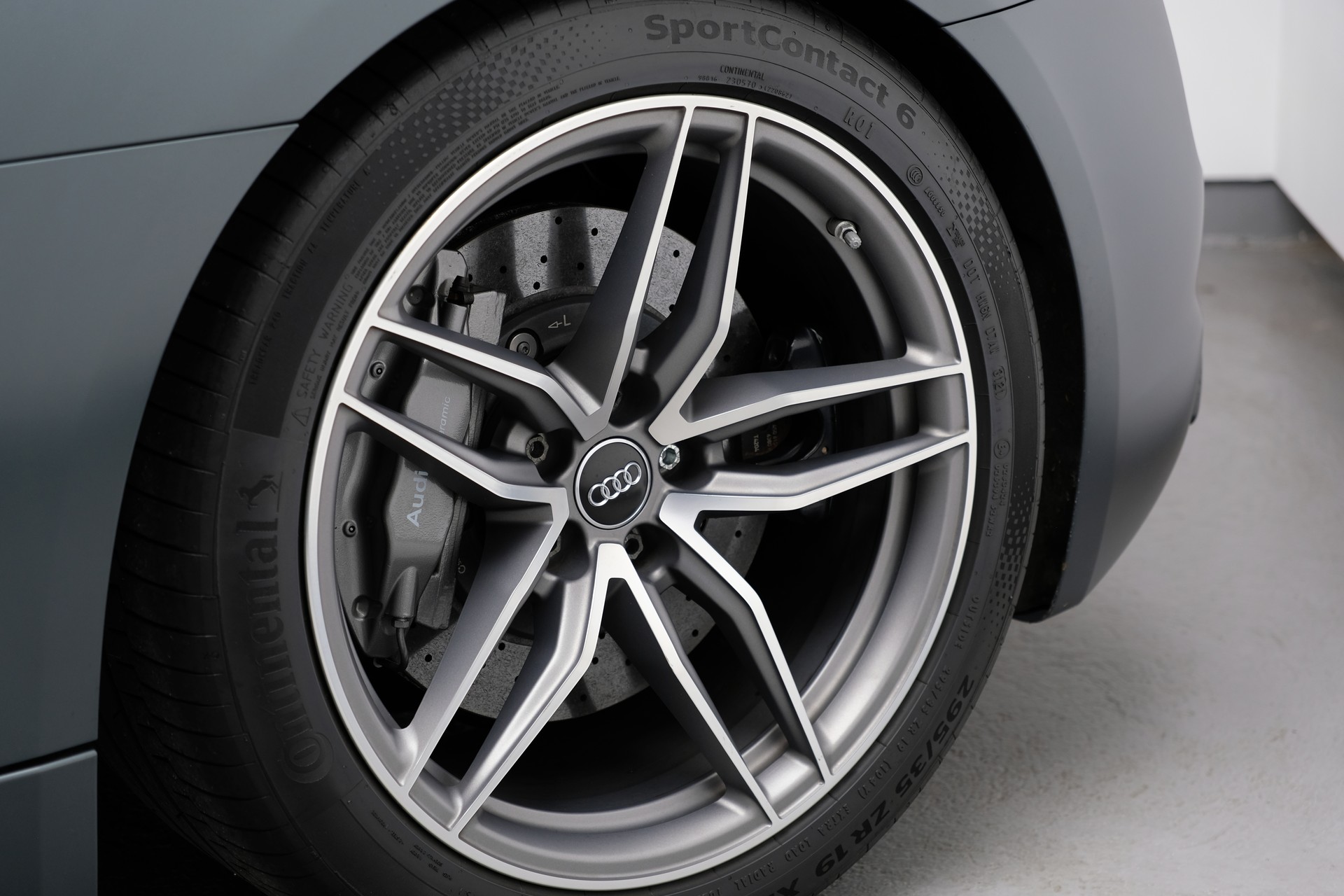 AUDI R8 Coupé 5.2 plus S-Tronic-image-15
