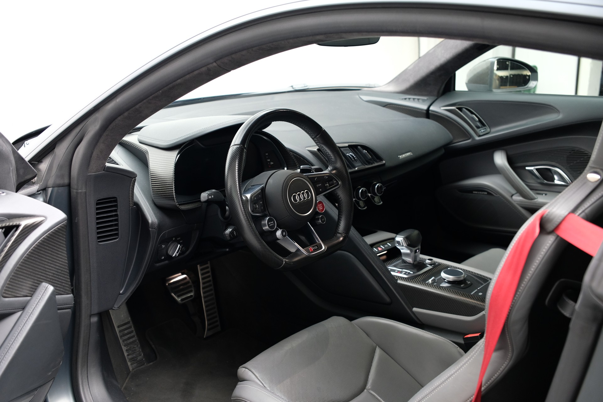 AUDI R8 Coupé 5.2 plus S-Tronic-image-17