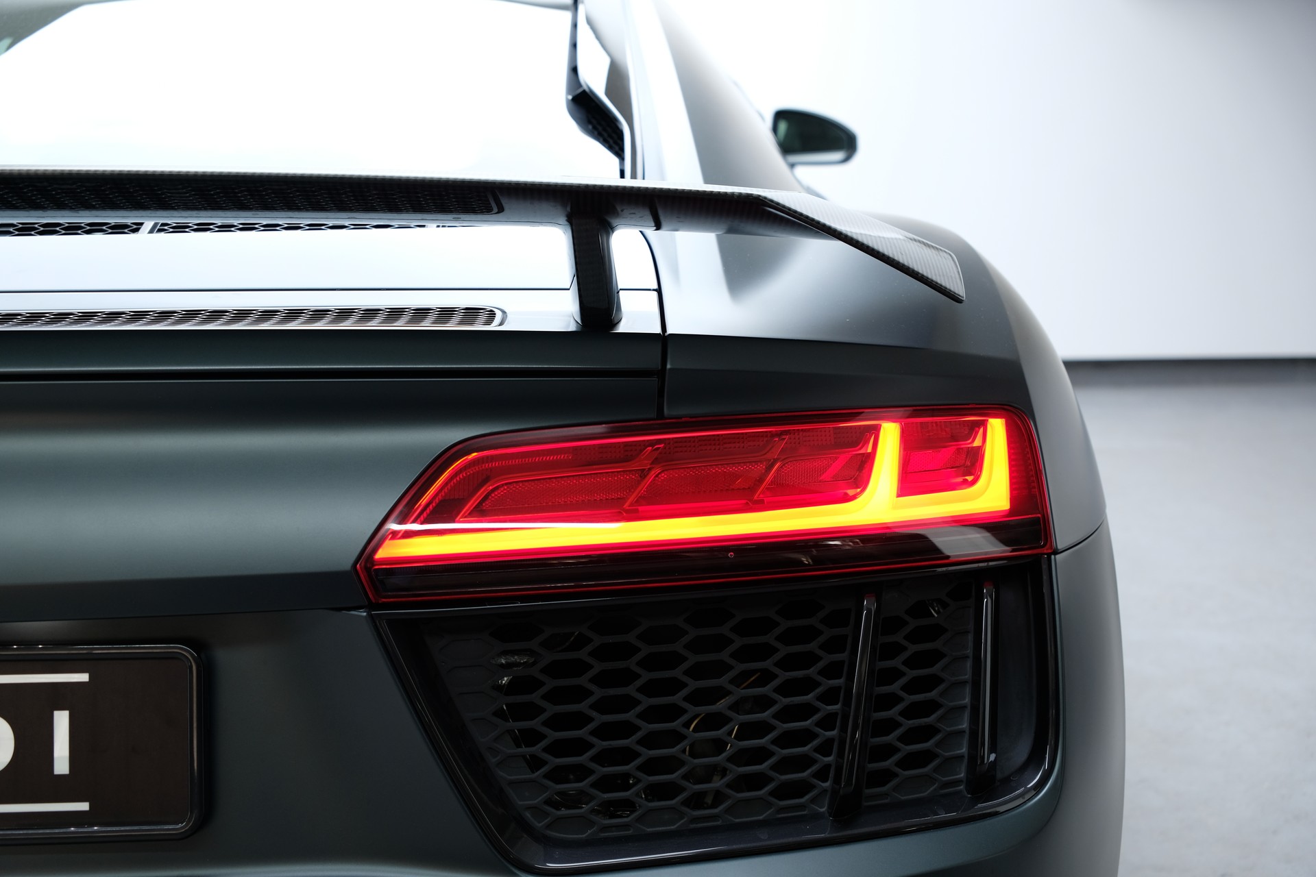 AUDI R8 Coupé 5.2 plus S-Tronic-image-13
