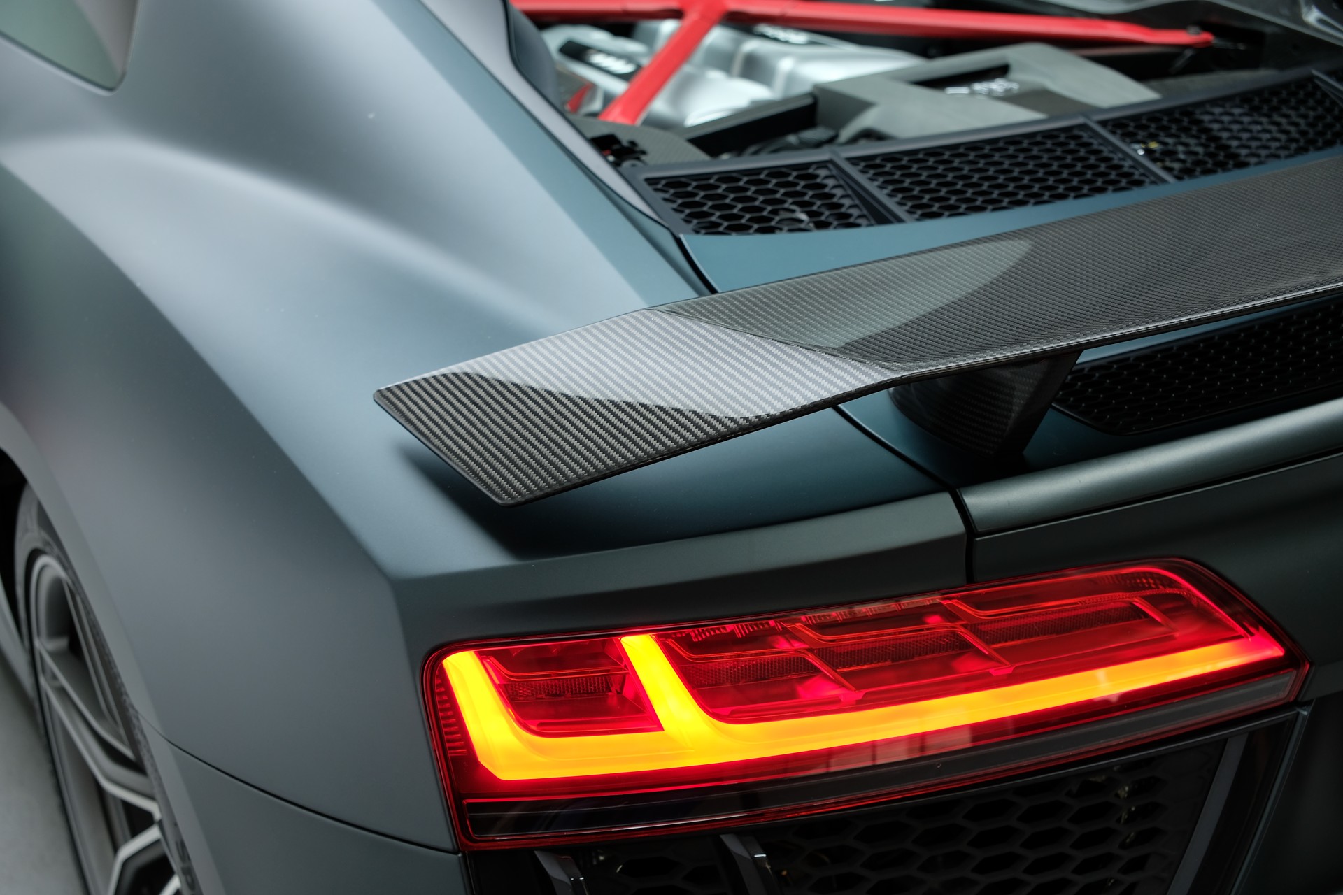 AUDI R8 Coupé 5.2 plus S-Tronic-image-10