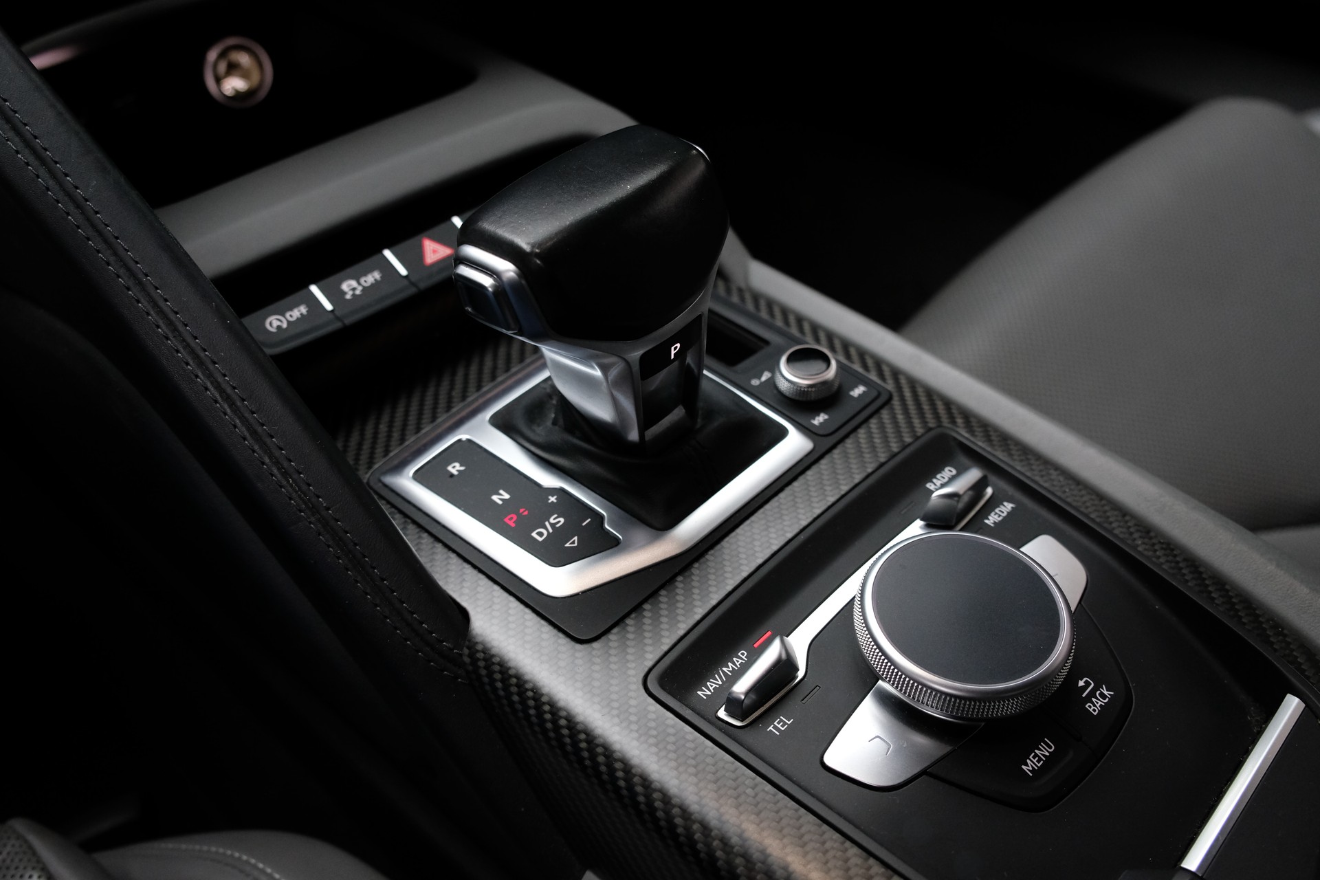 AUDI R8 Coupé 5.2 plus S-Tronic-image-27
