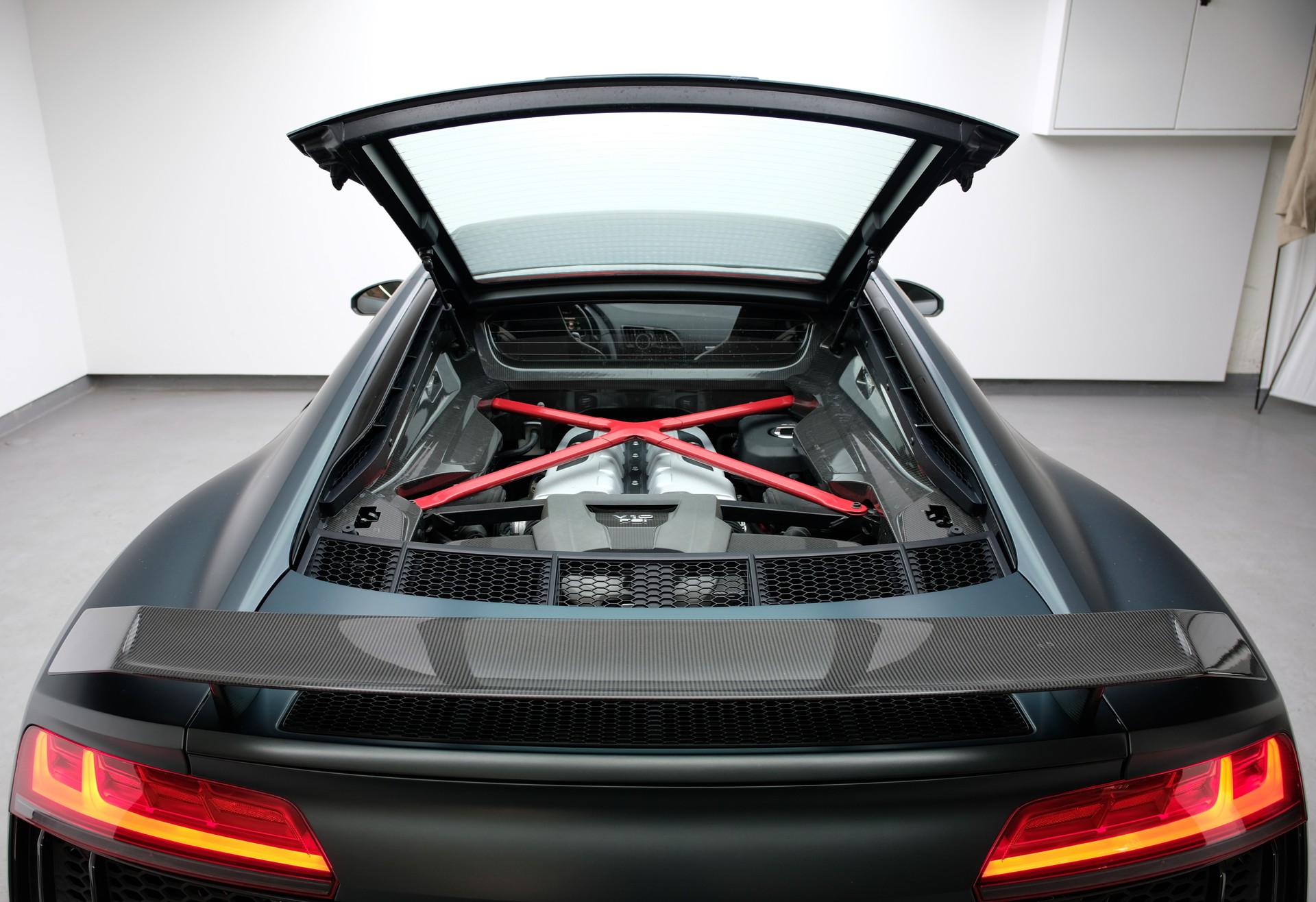AUDI R8 Coupé 5.2 plus S-Tronic-image-11