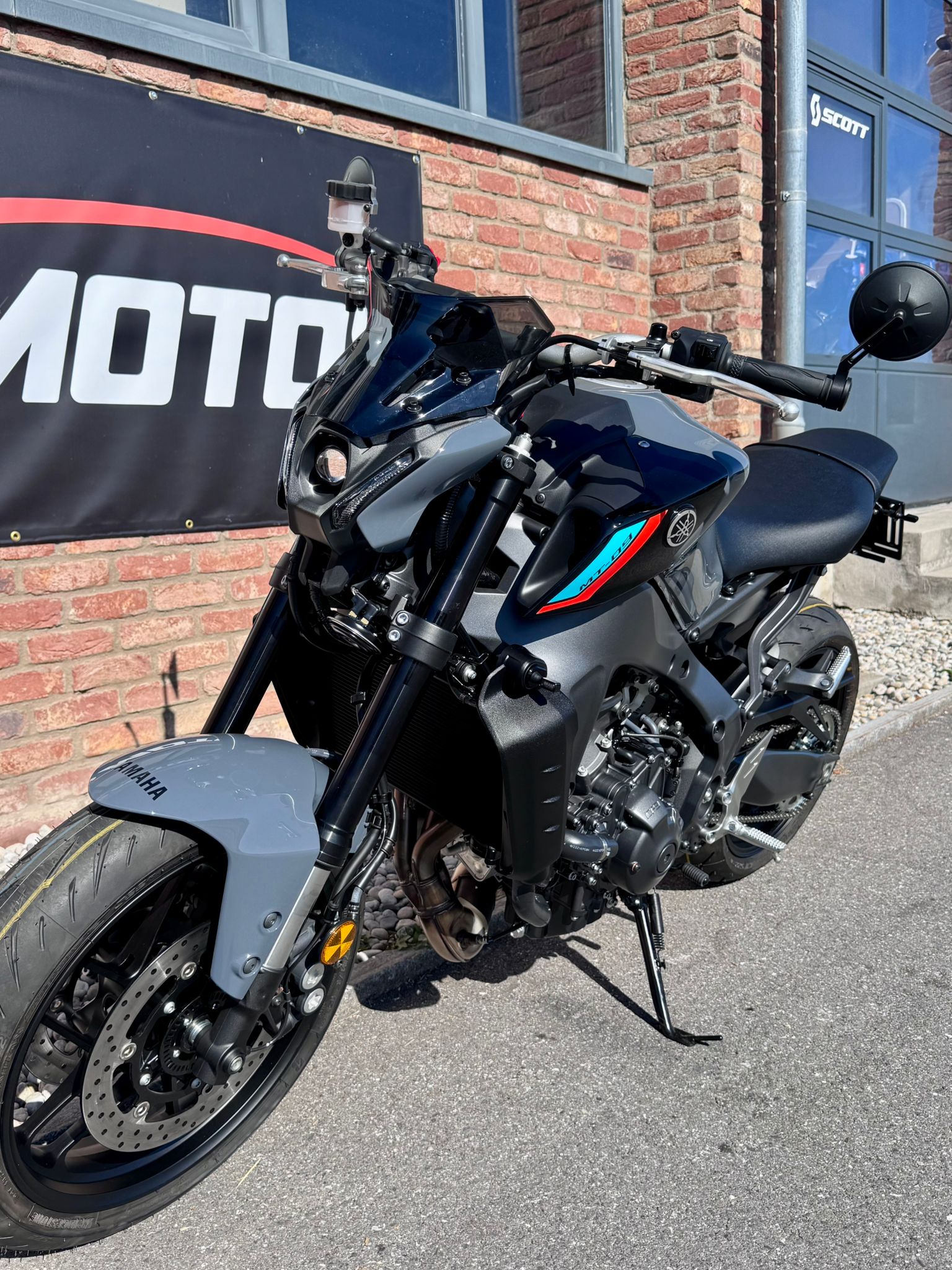 YAMAHA MT-09 Dark – MY 2023-showroom-element-3
