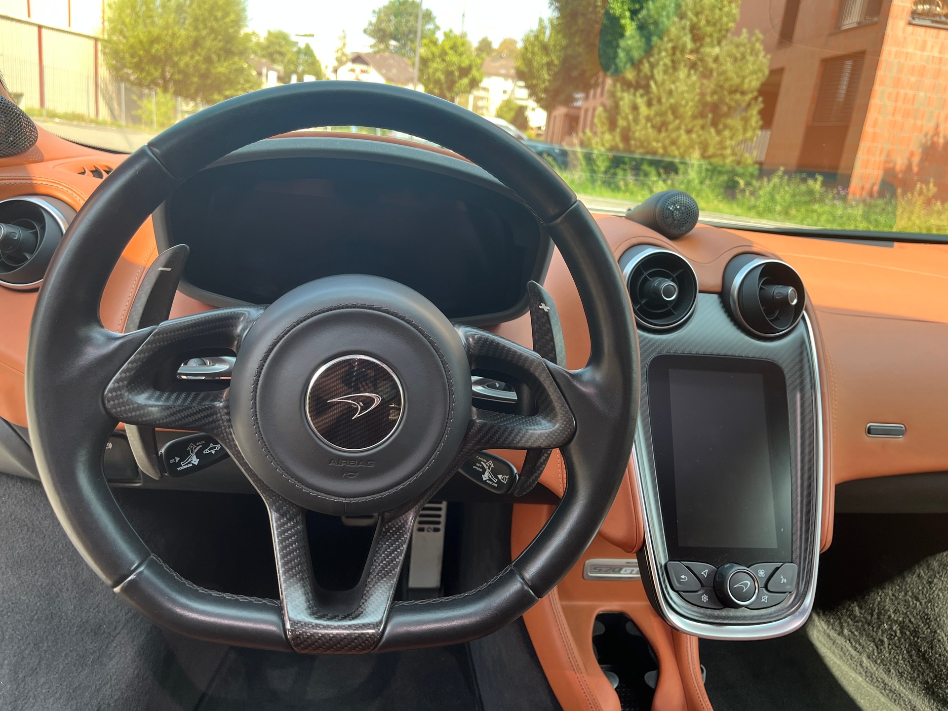 McLAREN 570GT-image-5