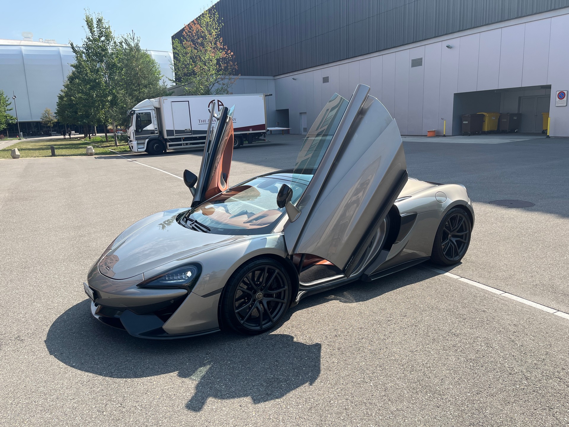 McLAREN 570GT