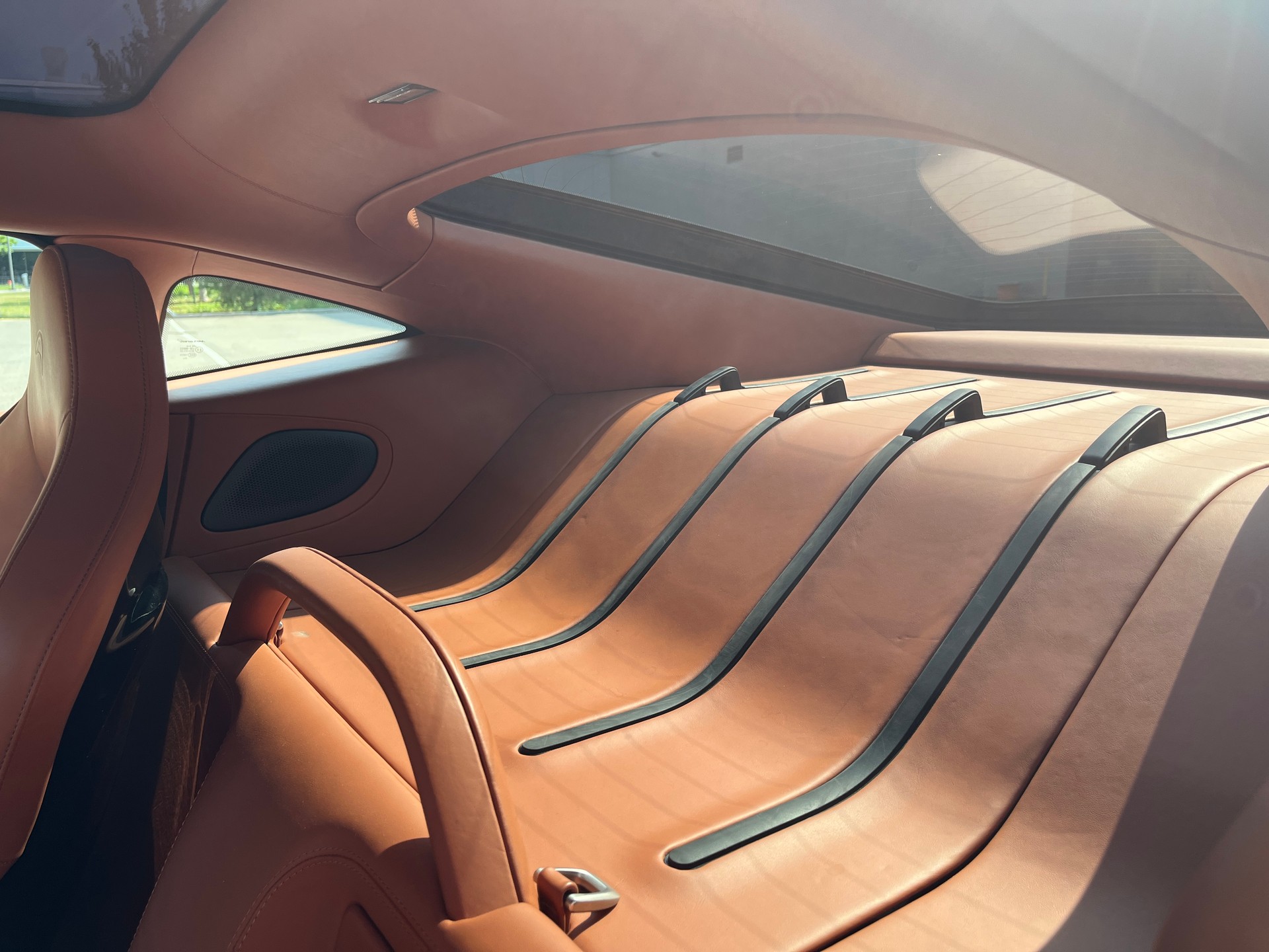 McLAREN 570GT-image-7