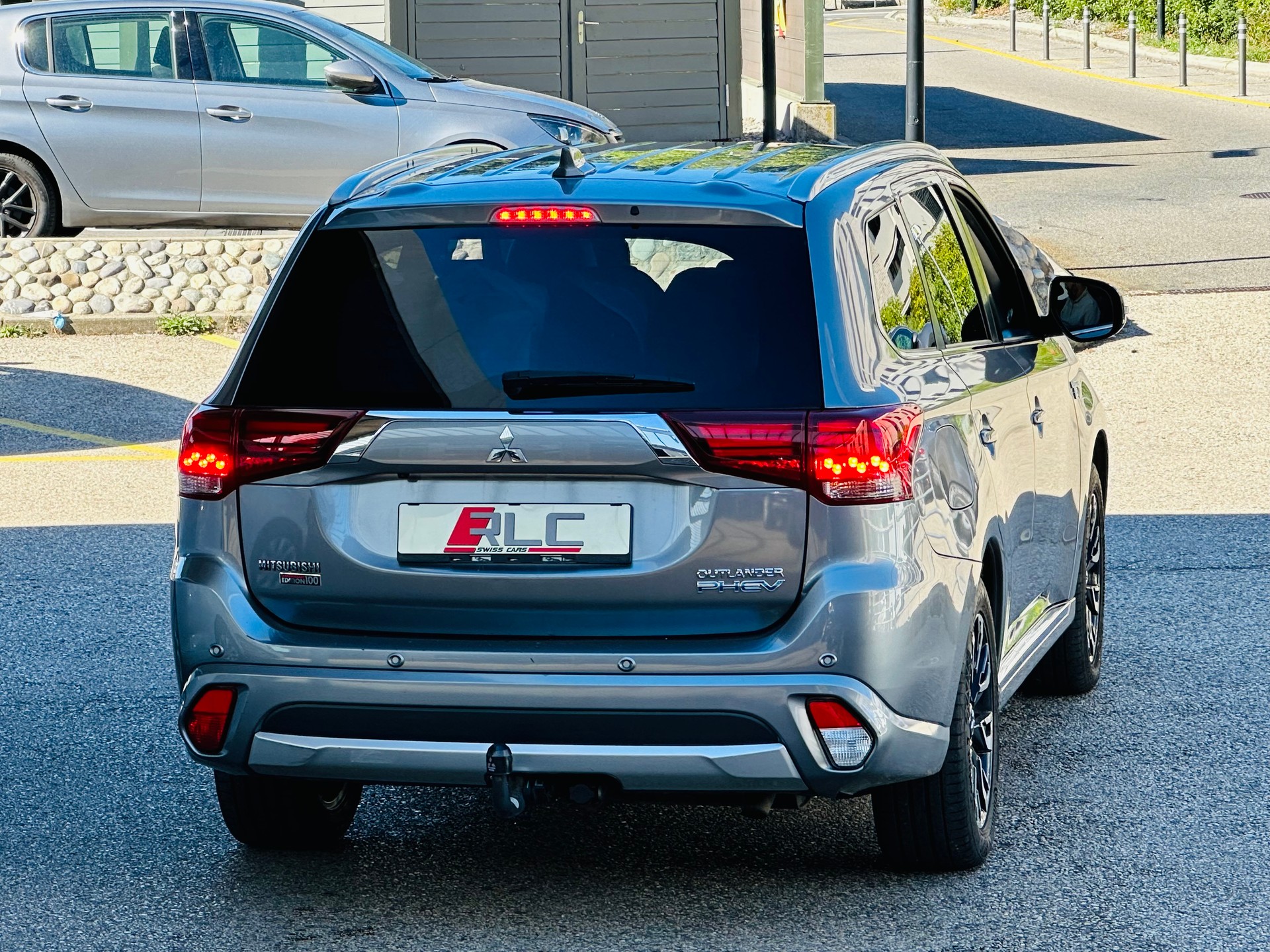 MITSUBISHI Outlander 2.0 PHEV Diamond Annivers. 4WD Automatic-image-6