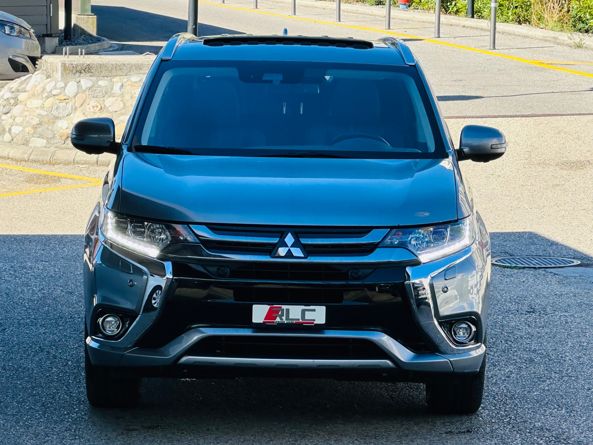 MITSUBISHI Outlander 2.0 PHEV Diamond Annivers. 4WD Automatic-showroom-element-3