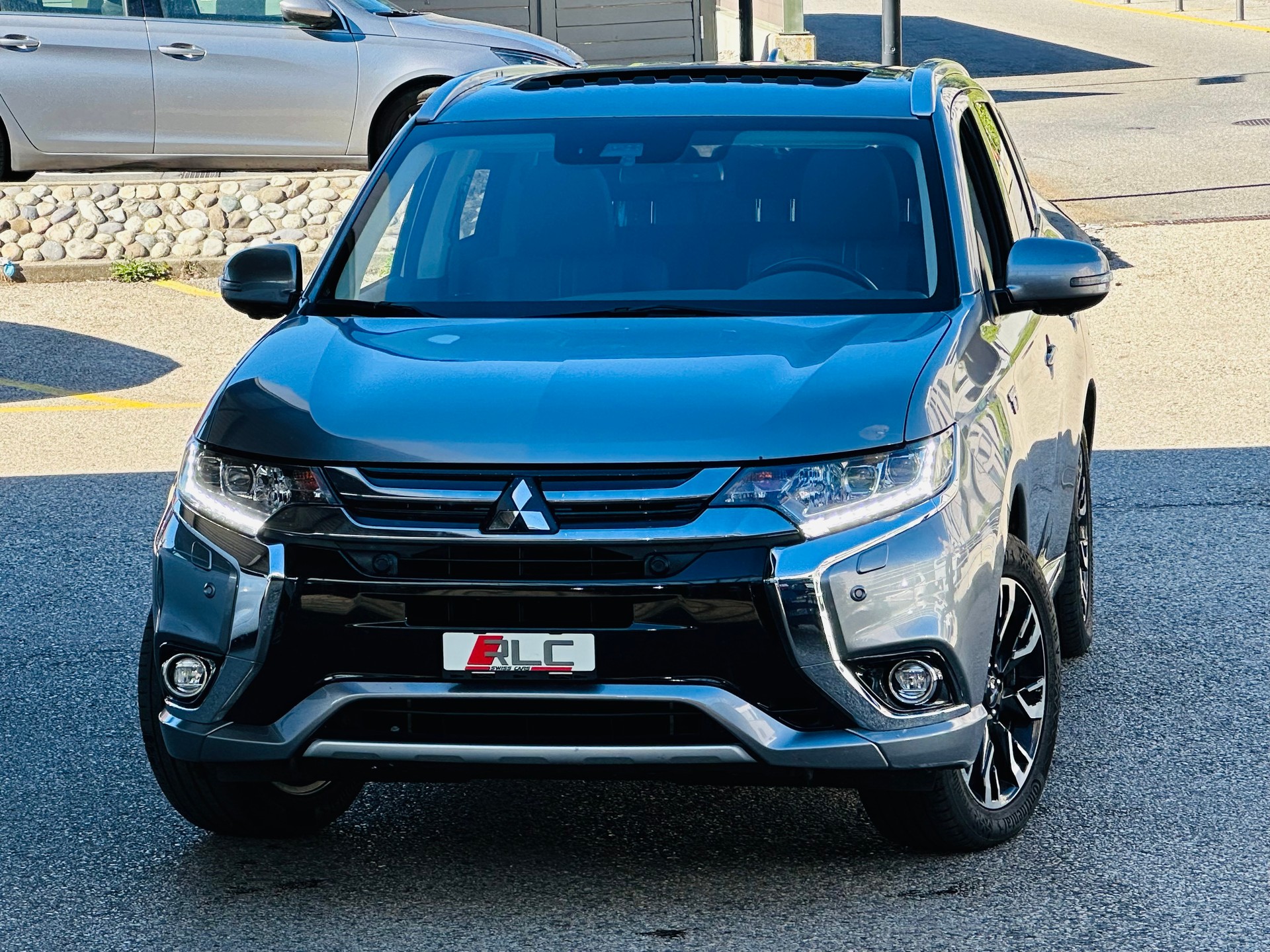 MITSUBISHI Outlander 2.0 PHEV Diamond Annivers. 4WD Automatic-showroom-element-1