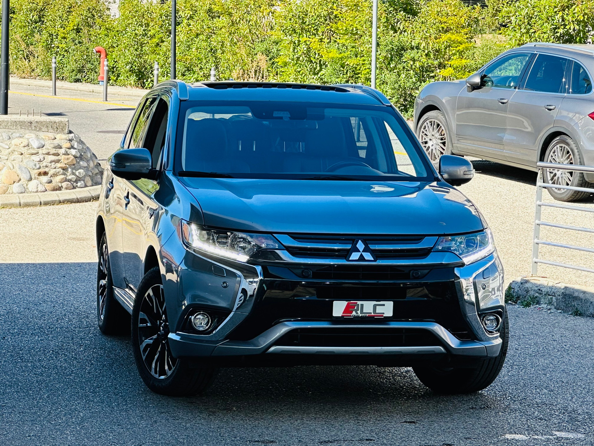 MITSUBISHI Outlander 2.0 PHEV Diamond Annivers. 4WD Automatic-showroom-element-2