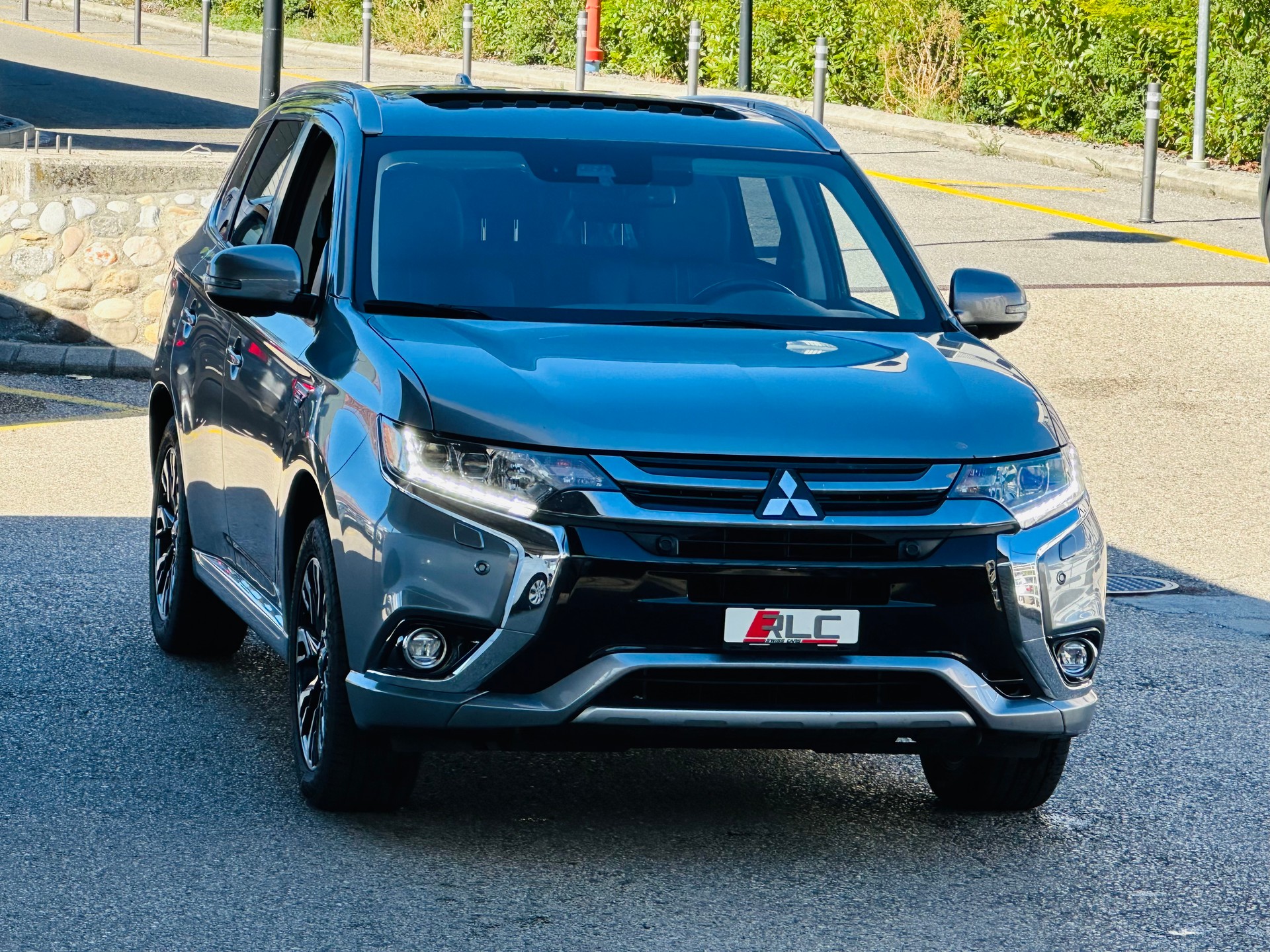 MITSUBISHI Outlander 2.0 PHEV Diamond Annivers. 4WD Automatic-image-4