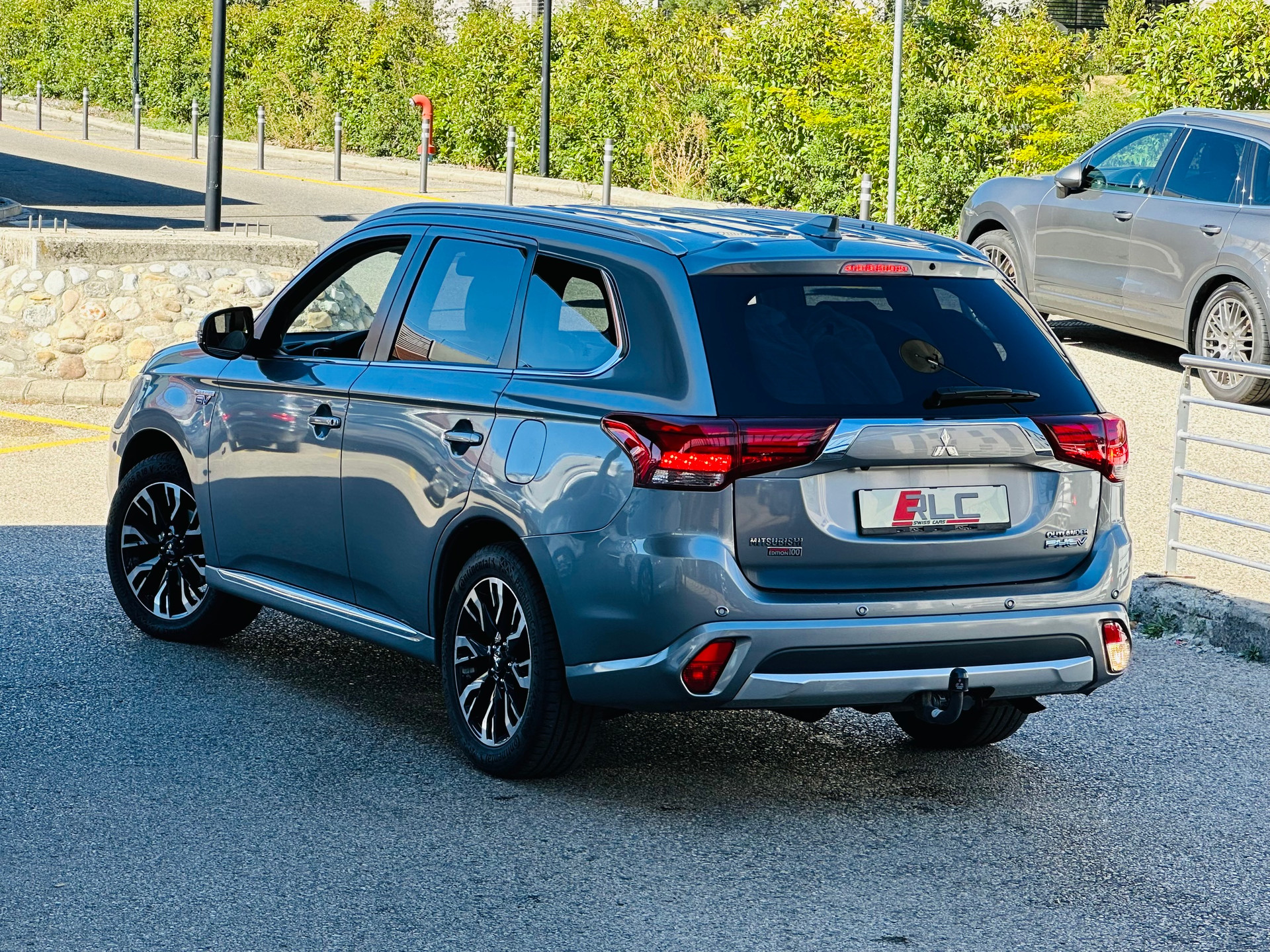 MITSUBISHI Outlander 2.0 PHEV Diamond Annivers. 4WD Automatic-image-7