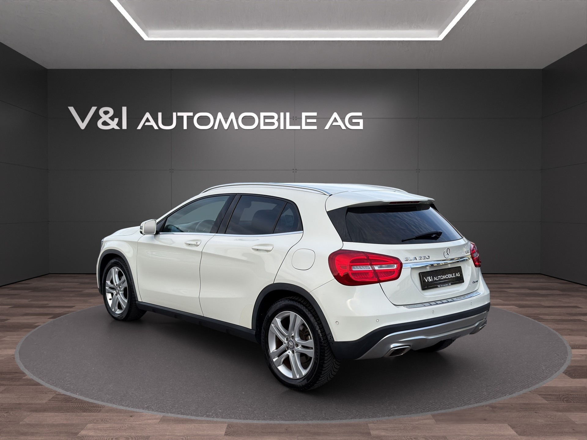 MERCEDES-BENZ GLA 220 CDI Urban 4Matic 7G-DCT-showroom-element-3