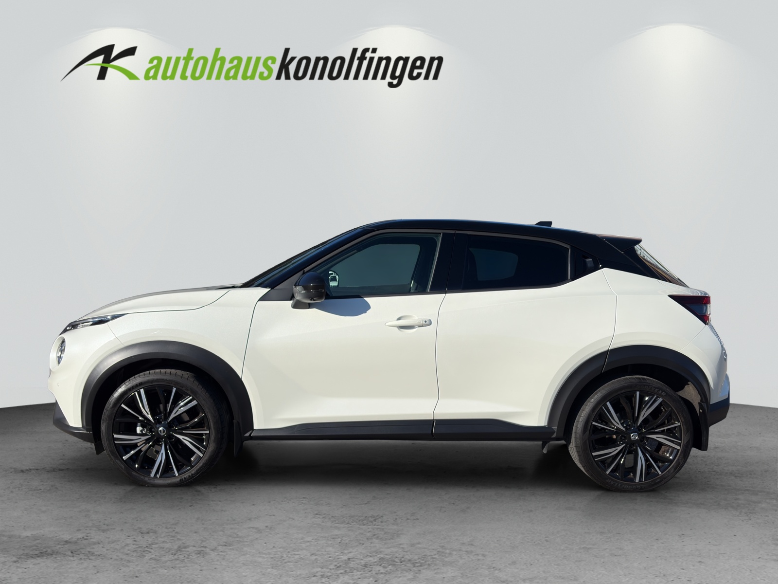 NISSAN Juke 1.0 DIG-T Tekna-showroom-element-1