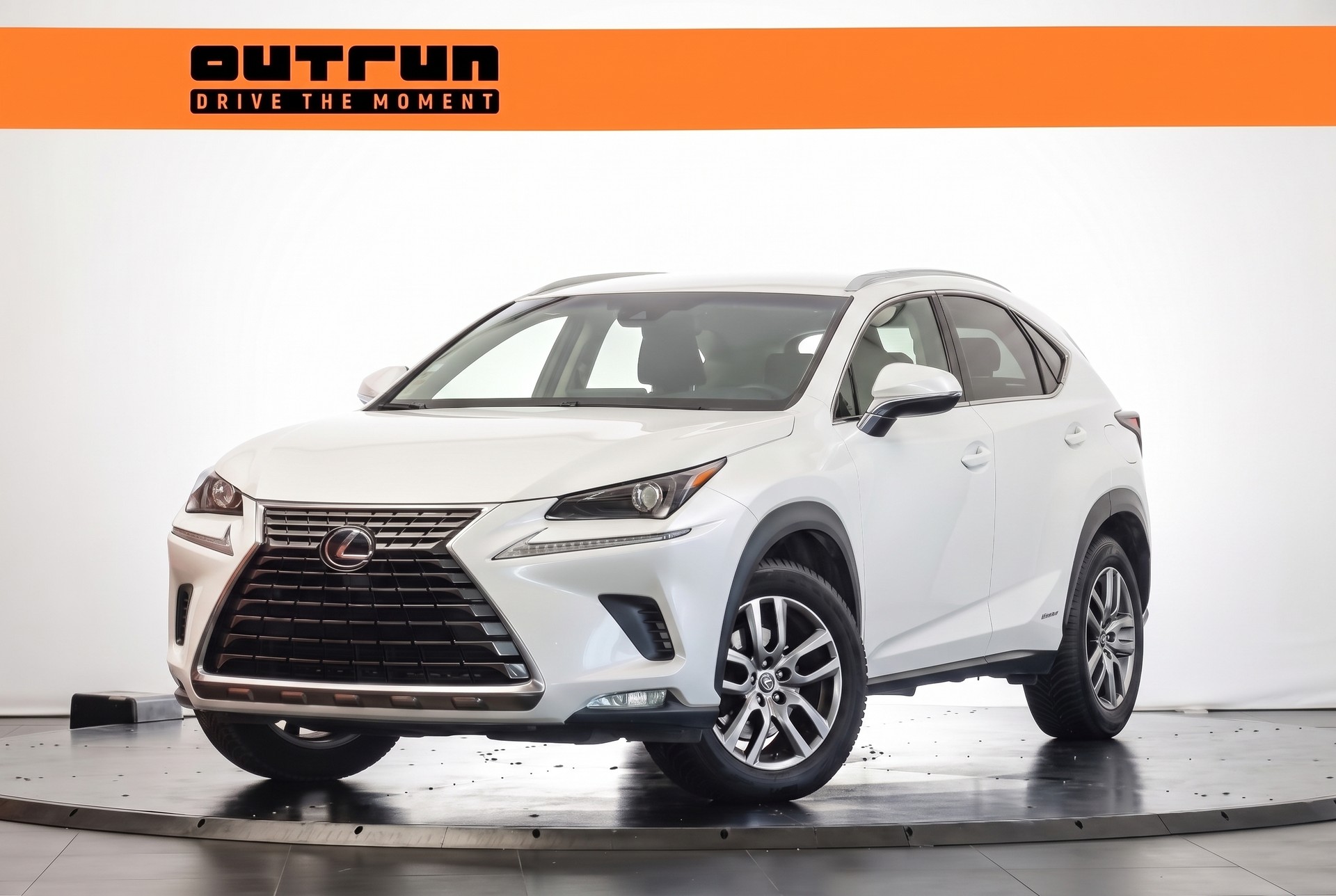 LEXUS NX 300h Impression E-Four Automatic Navigation Premium / Caméra de recul / Sièges chauffants