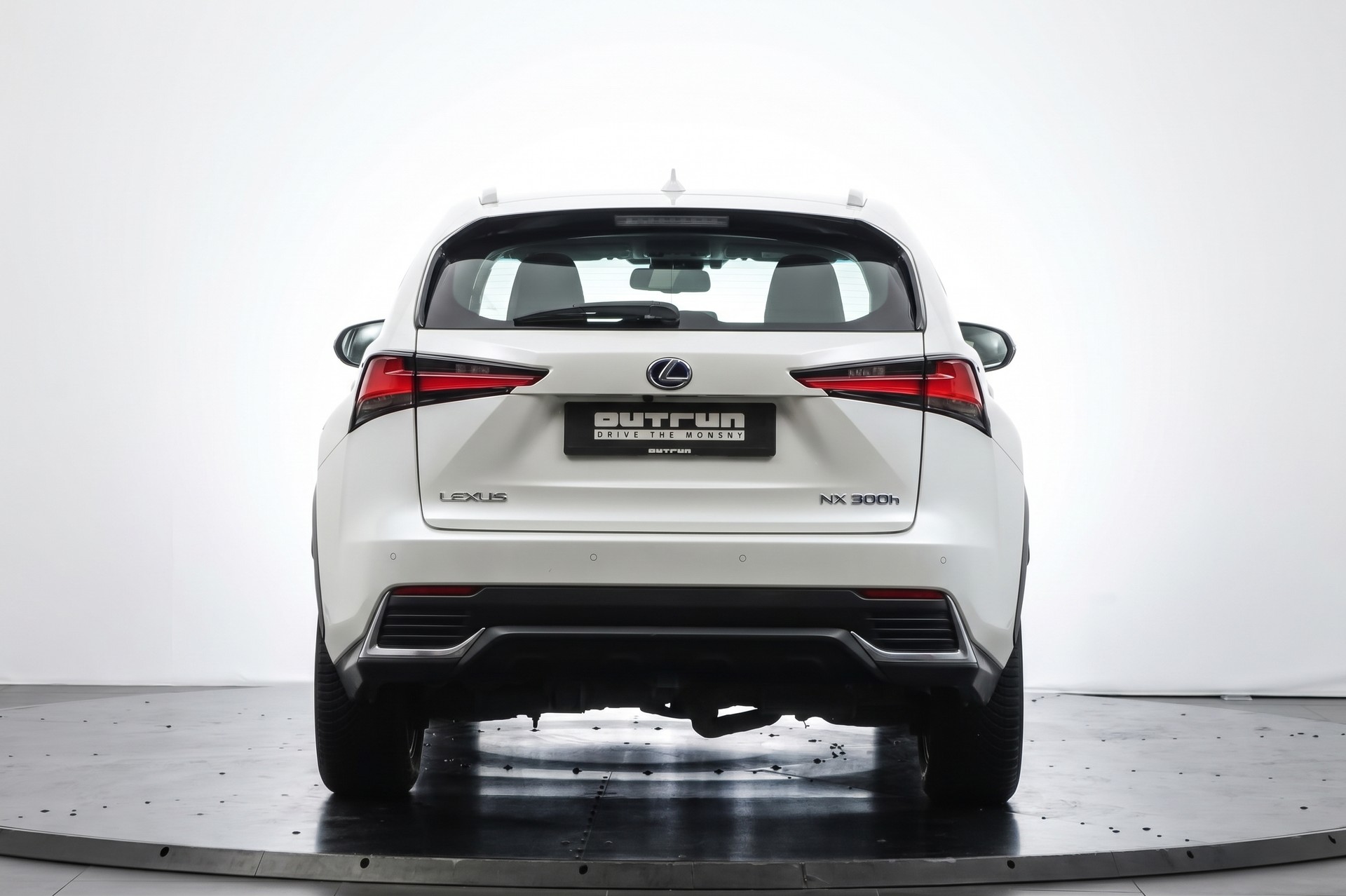 LEXUS NX 300h Impression E-Four Automatic Navigation Premium / Caméra de recul / Sièges chauffants-showroom-element-2