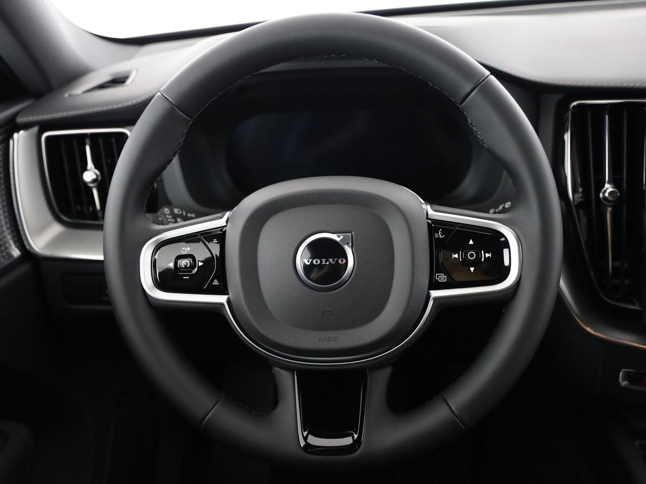 VOLVO XC60 2.0 T8 TE Black Edition eAWD-image-11