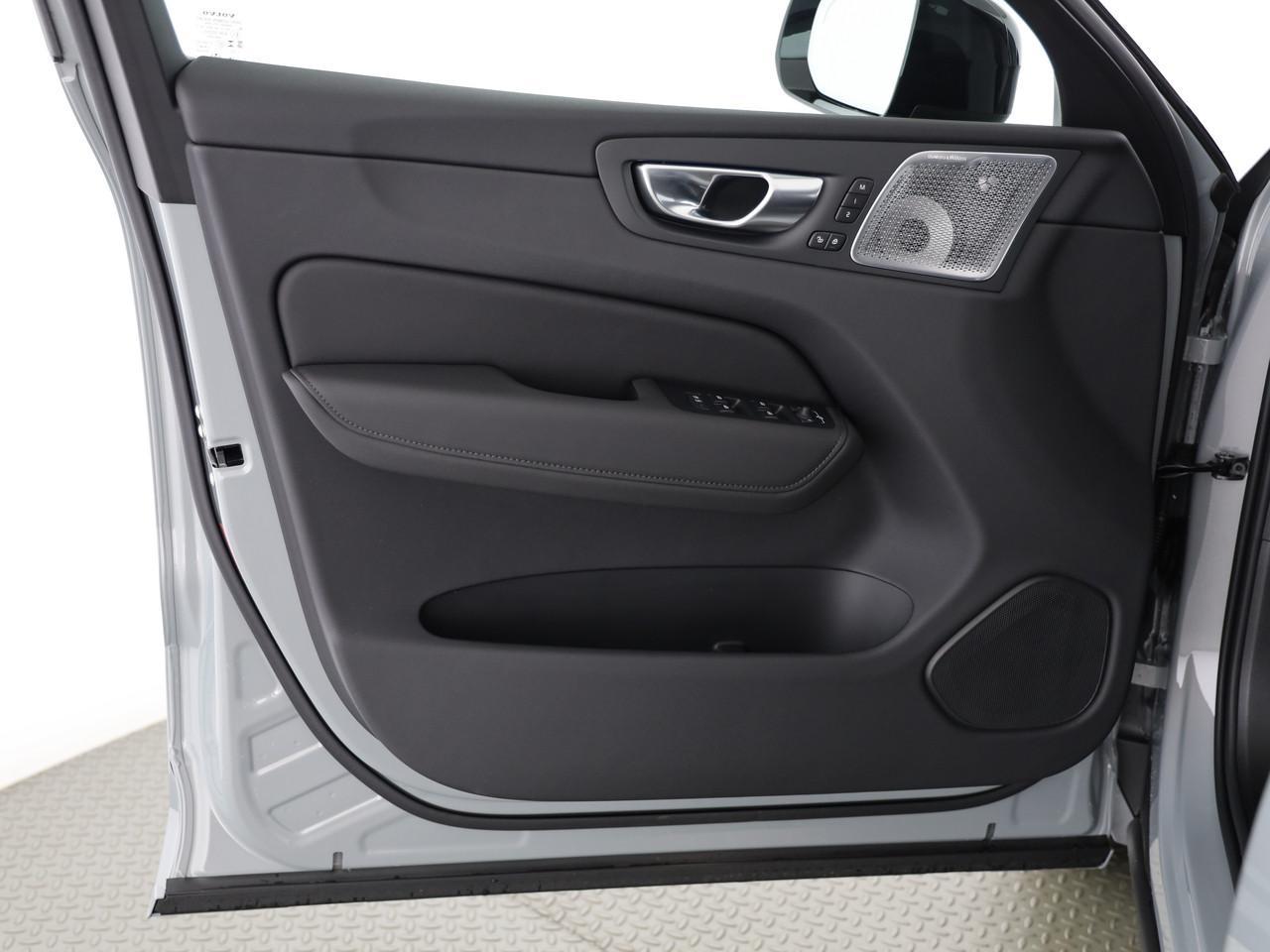 VOLVO XC60 2.0 T8 TE Black Edition eAWD-image-20