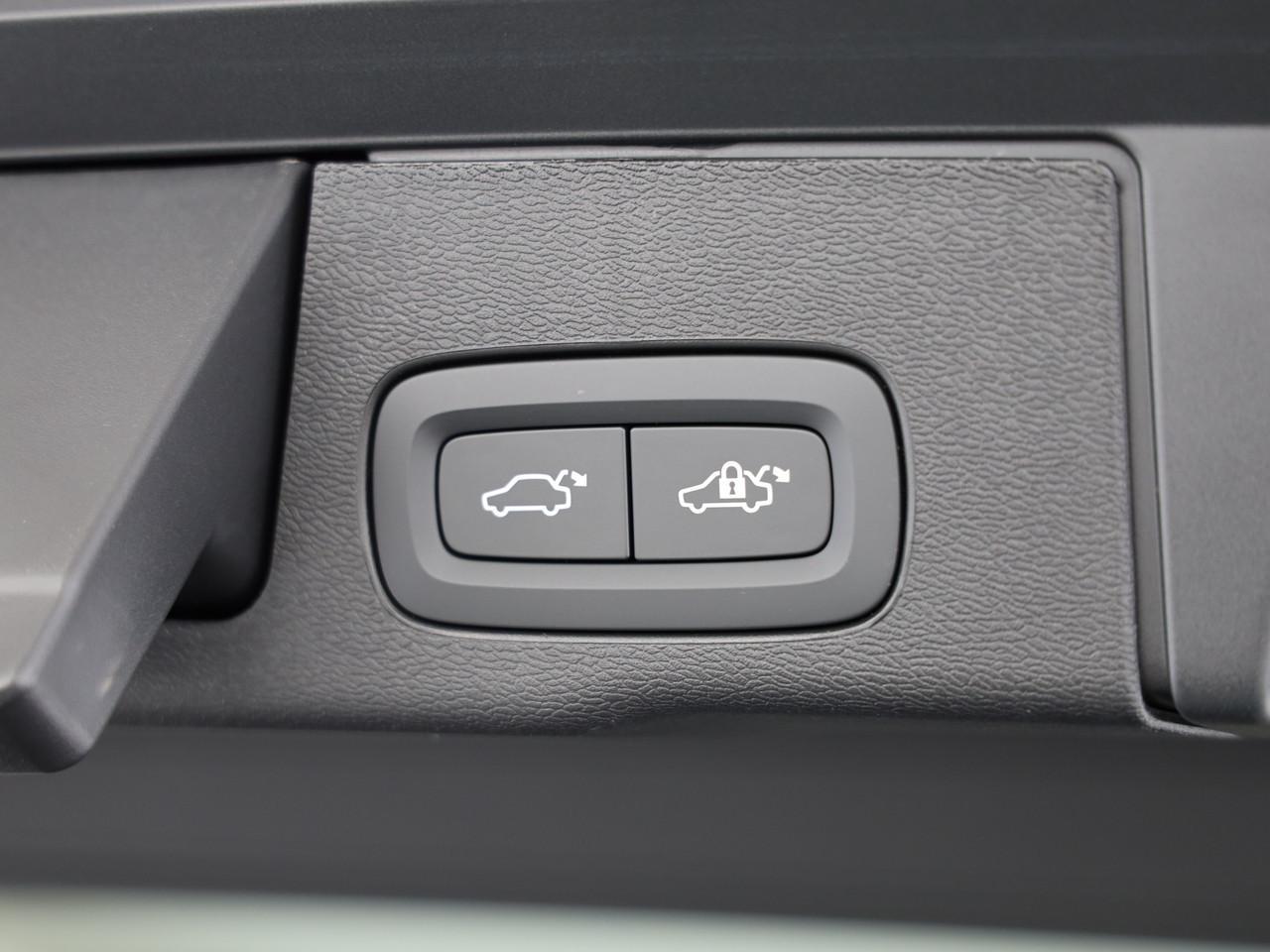 VOLVO XC60 2.0 T8 TE Black Edition eAWD-image-18